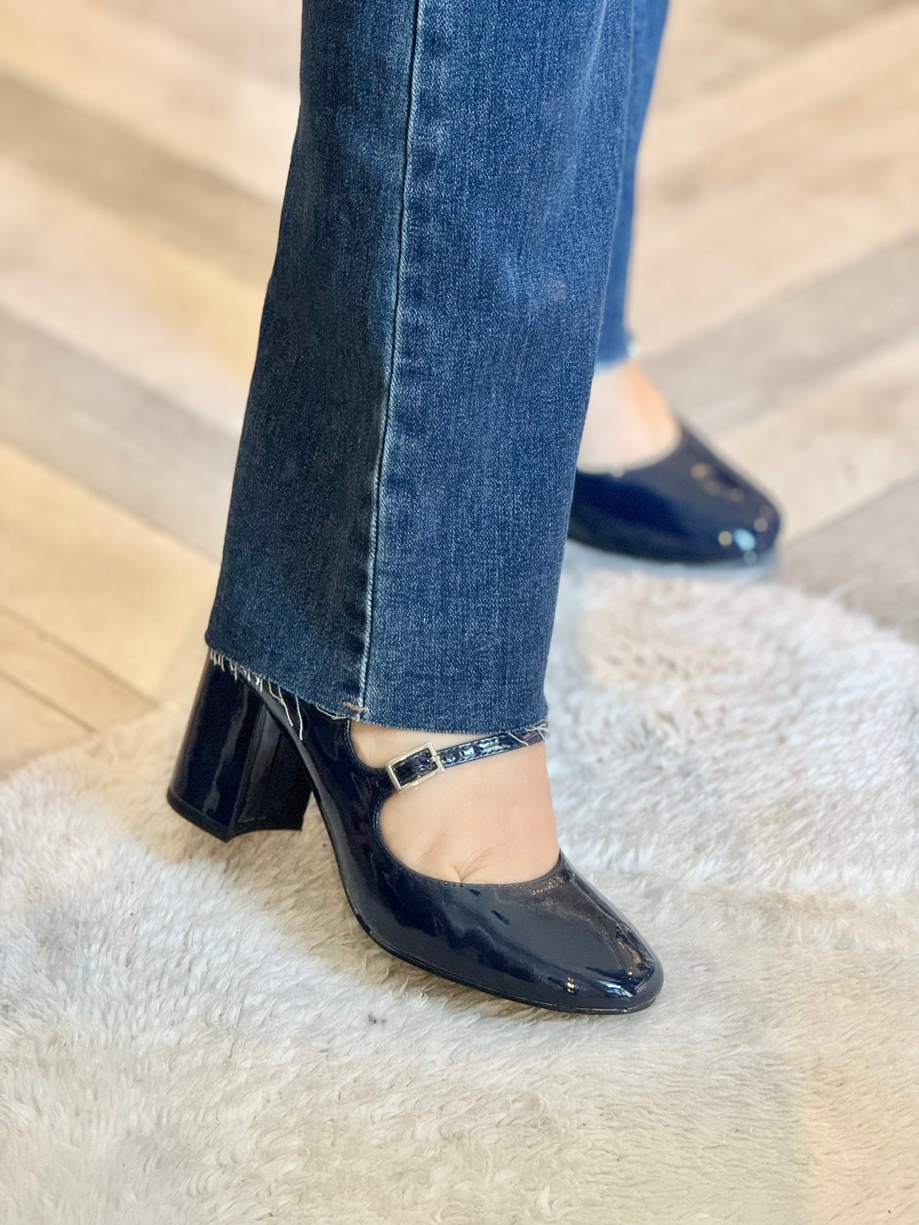 Mary Jane in vernice con tacco punta tonda