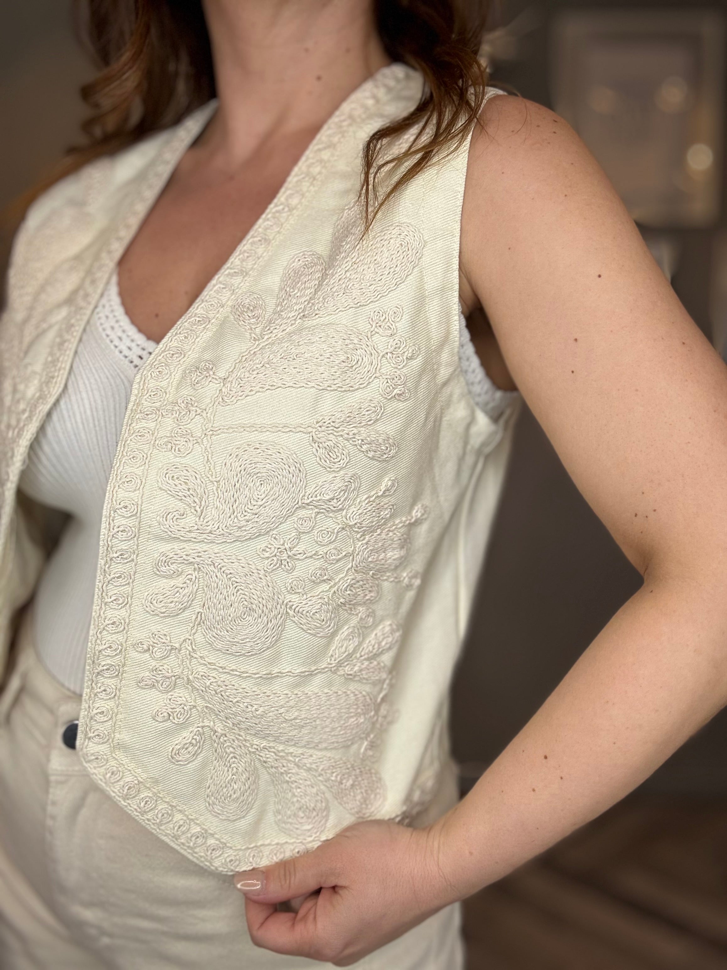 Gilet ricamo panna