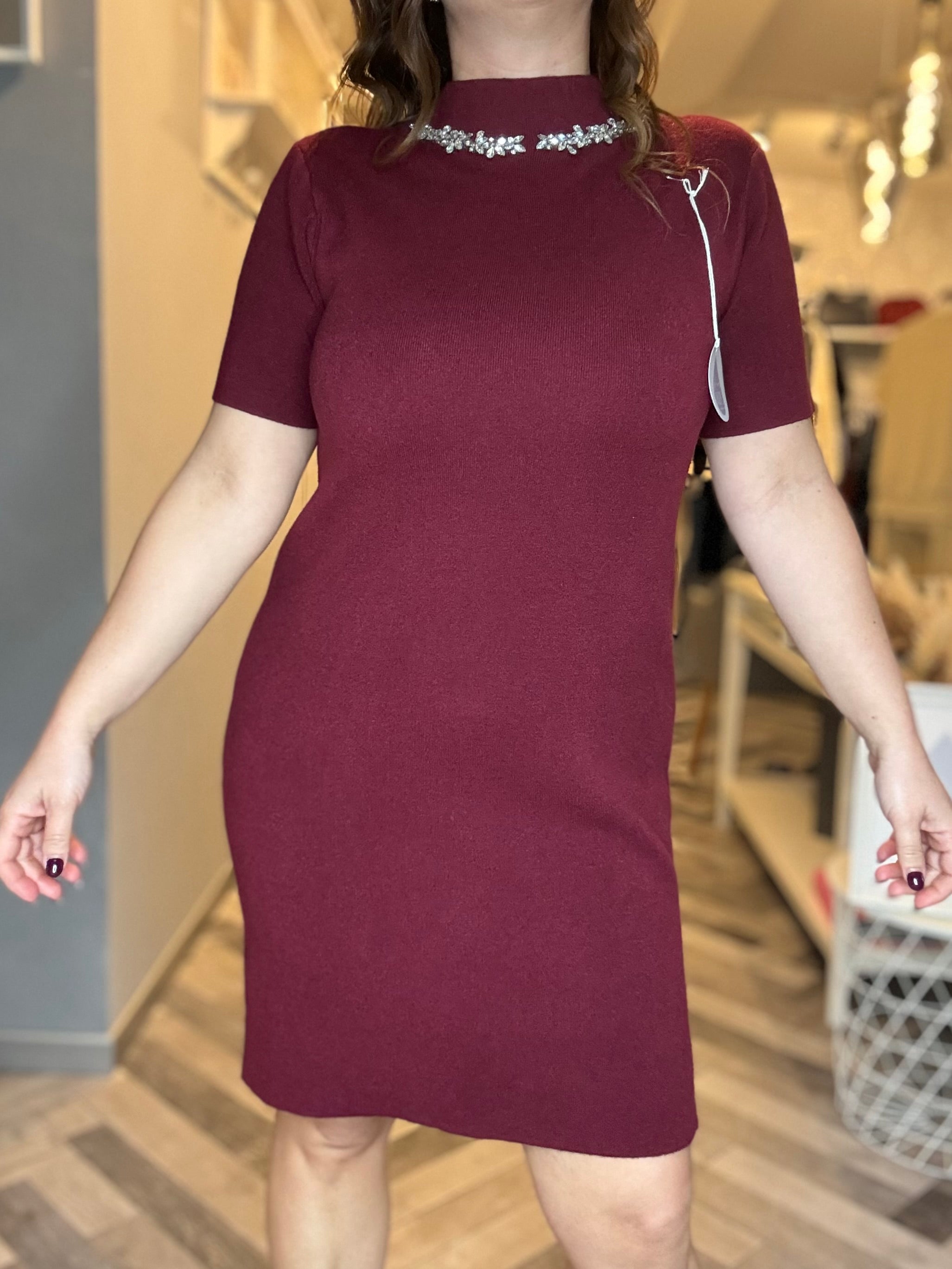 Abito punto Milano cabochon al collo