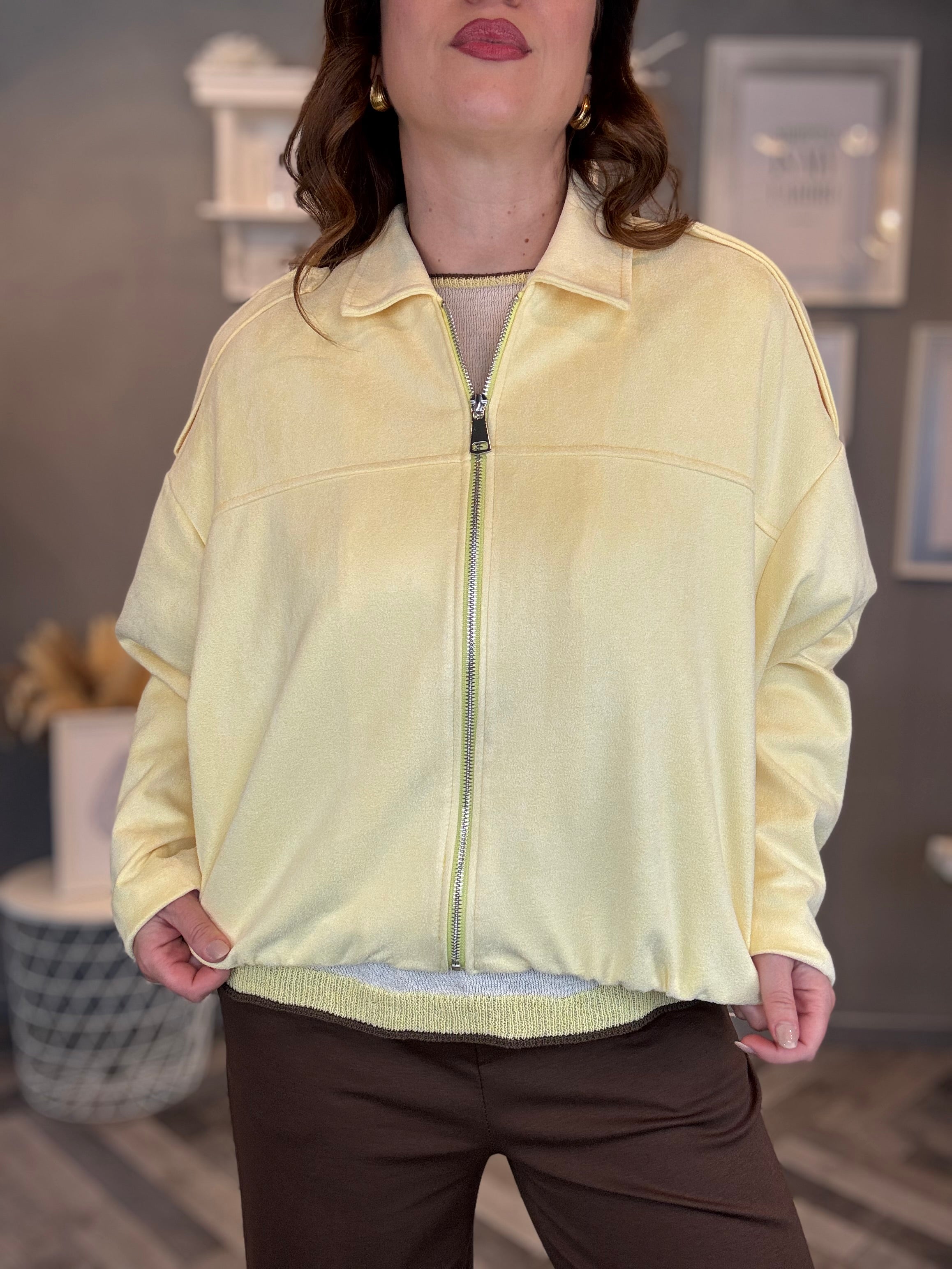 Bomber in eco suede giallo pastello