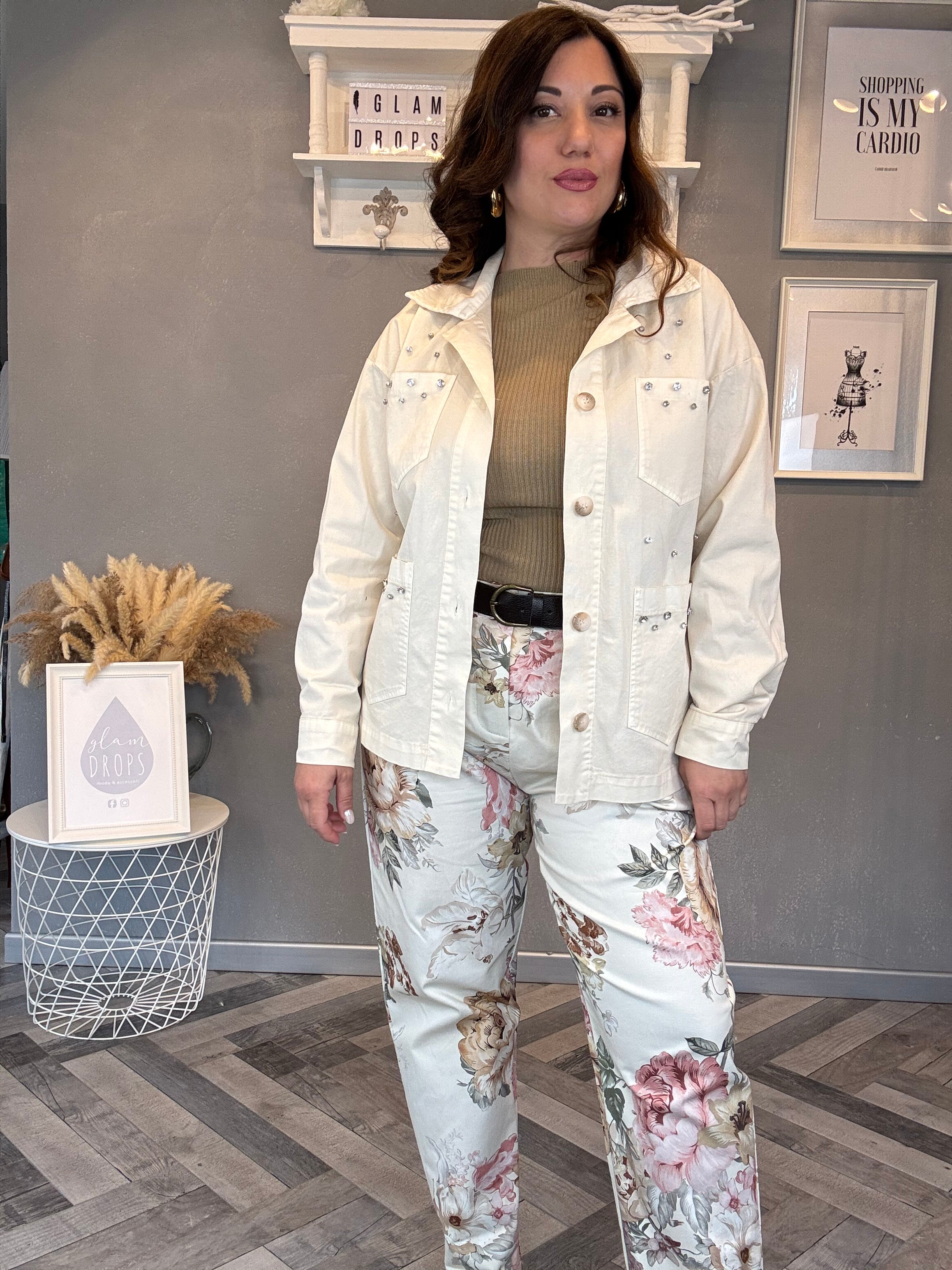 Giacca utility burro con dettagli gioiello