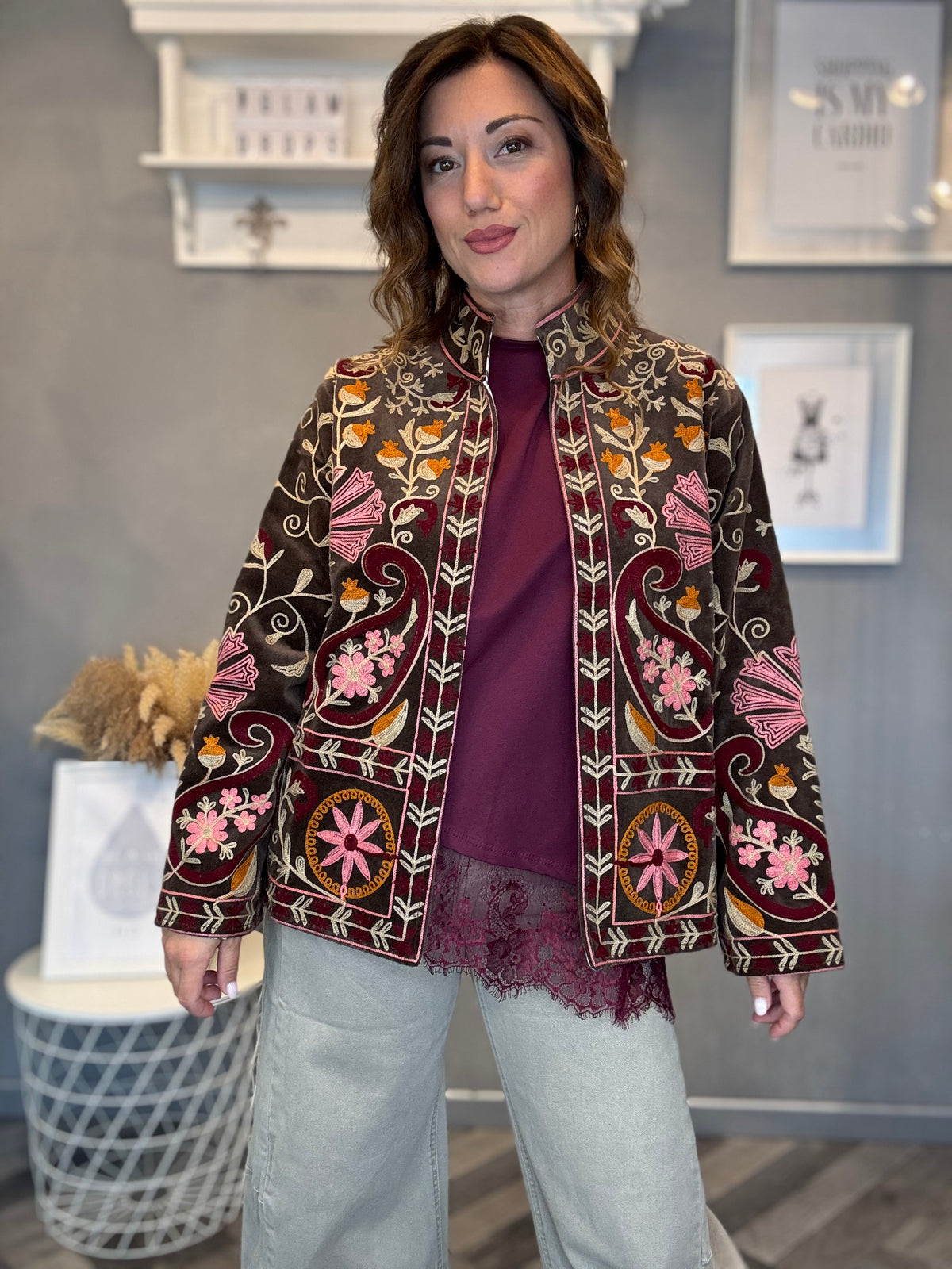 T-shirt asimmetrica con pizzo bordeaux