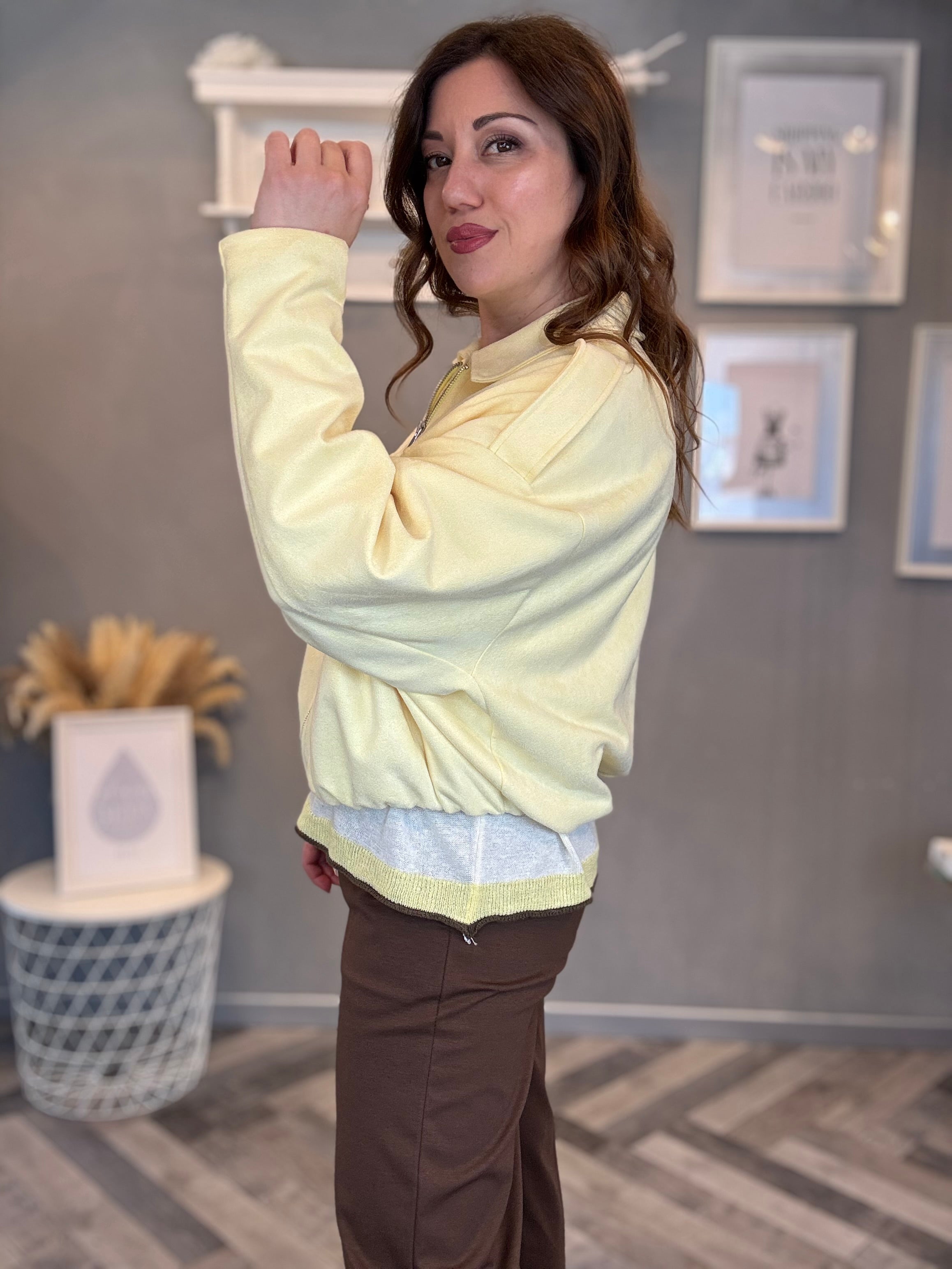 Bomber in eco suede giallo pastello