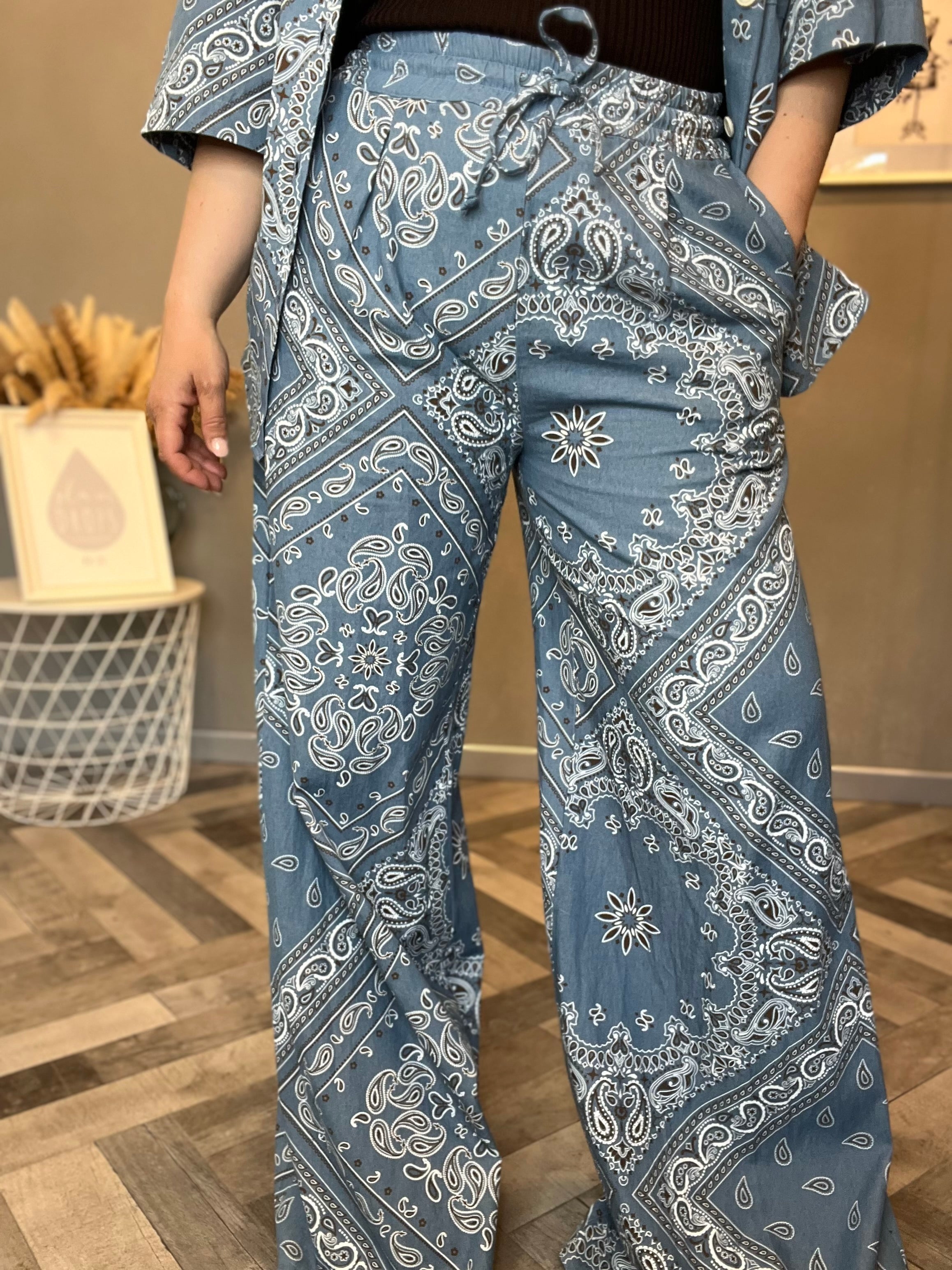 Lumina pantalone jeans paisley bandana