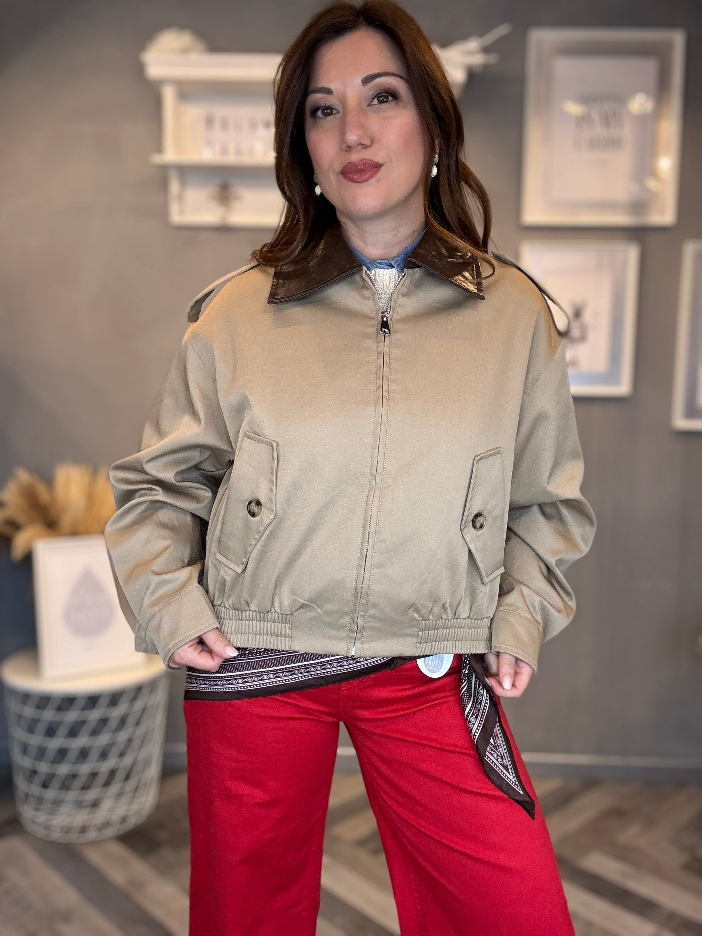 Bomber biscotto con colletto ecopelle