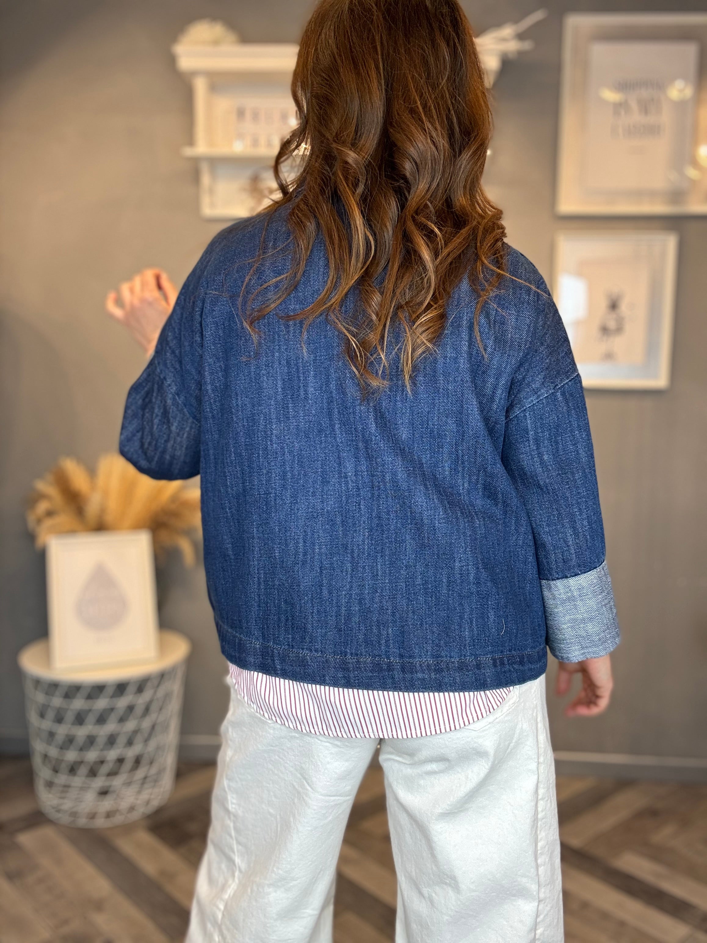 Giacca crop con cabochon denim