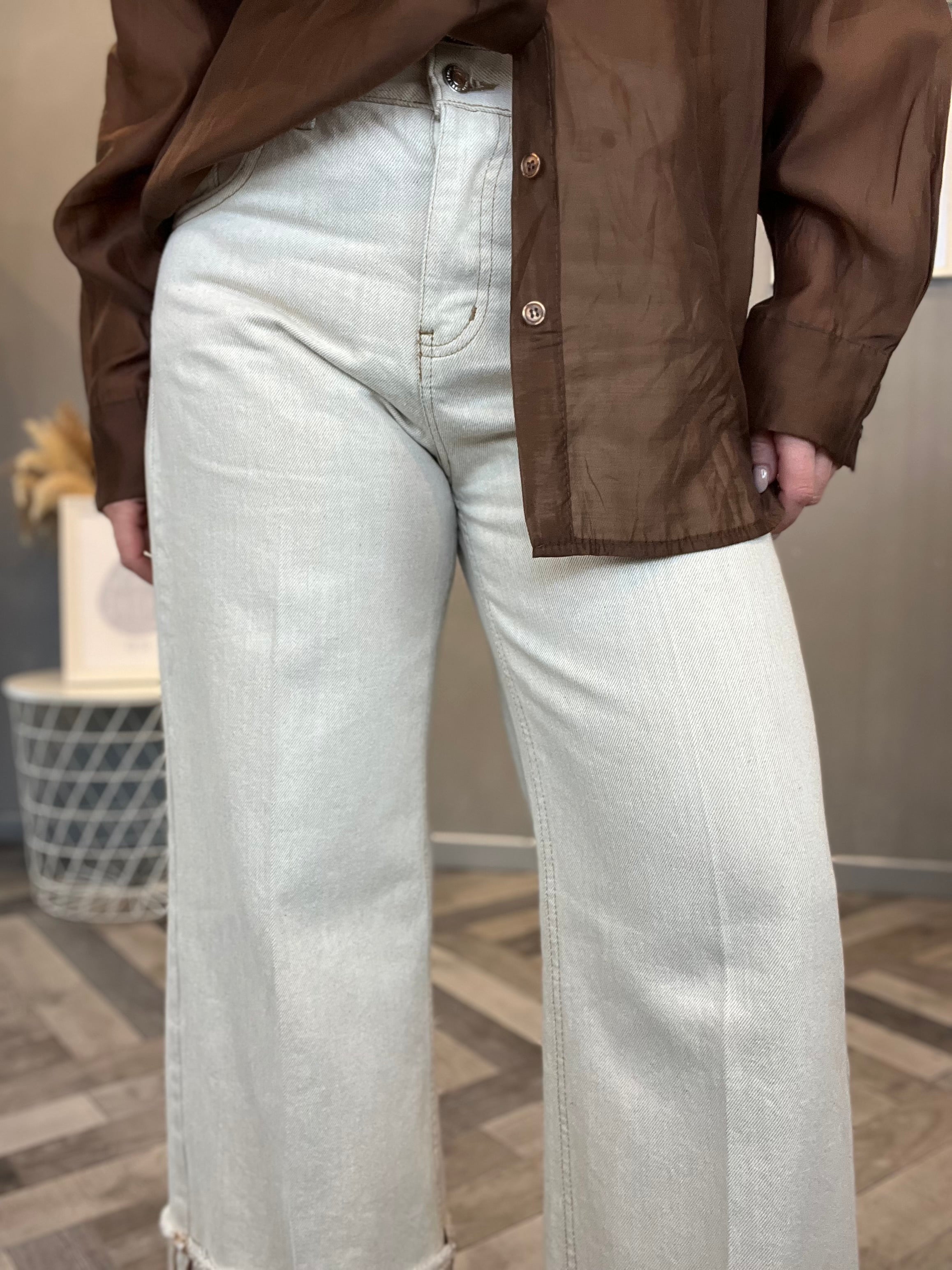 Jeans sabbiato con risvolto