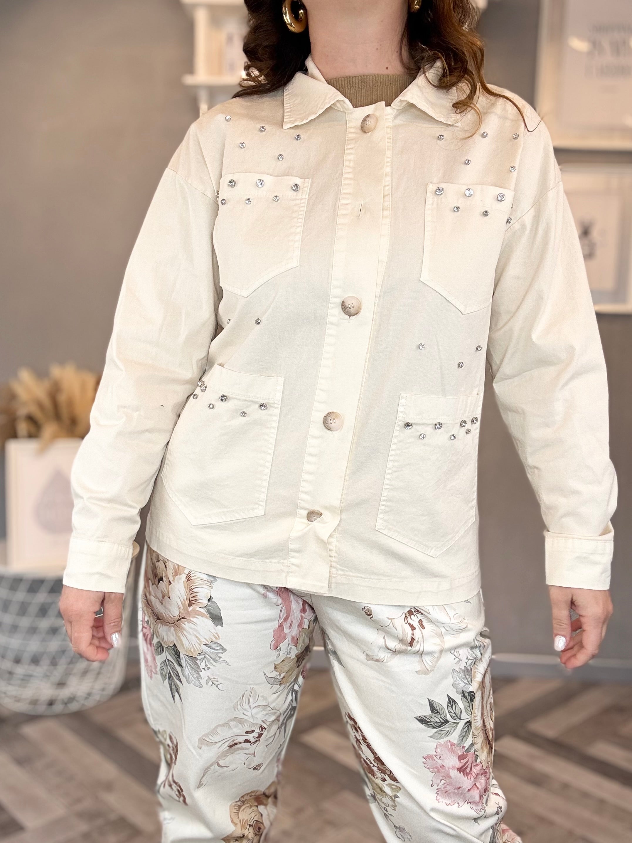 Giacca utility burro con dettagli gioiello