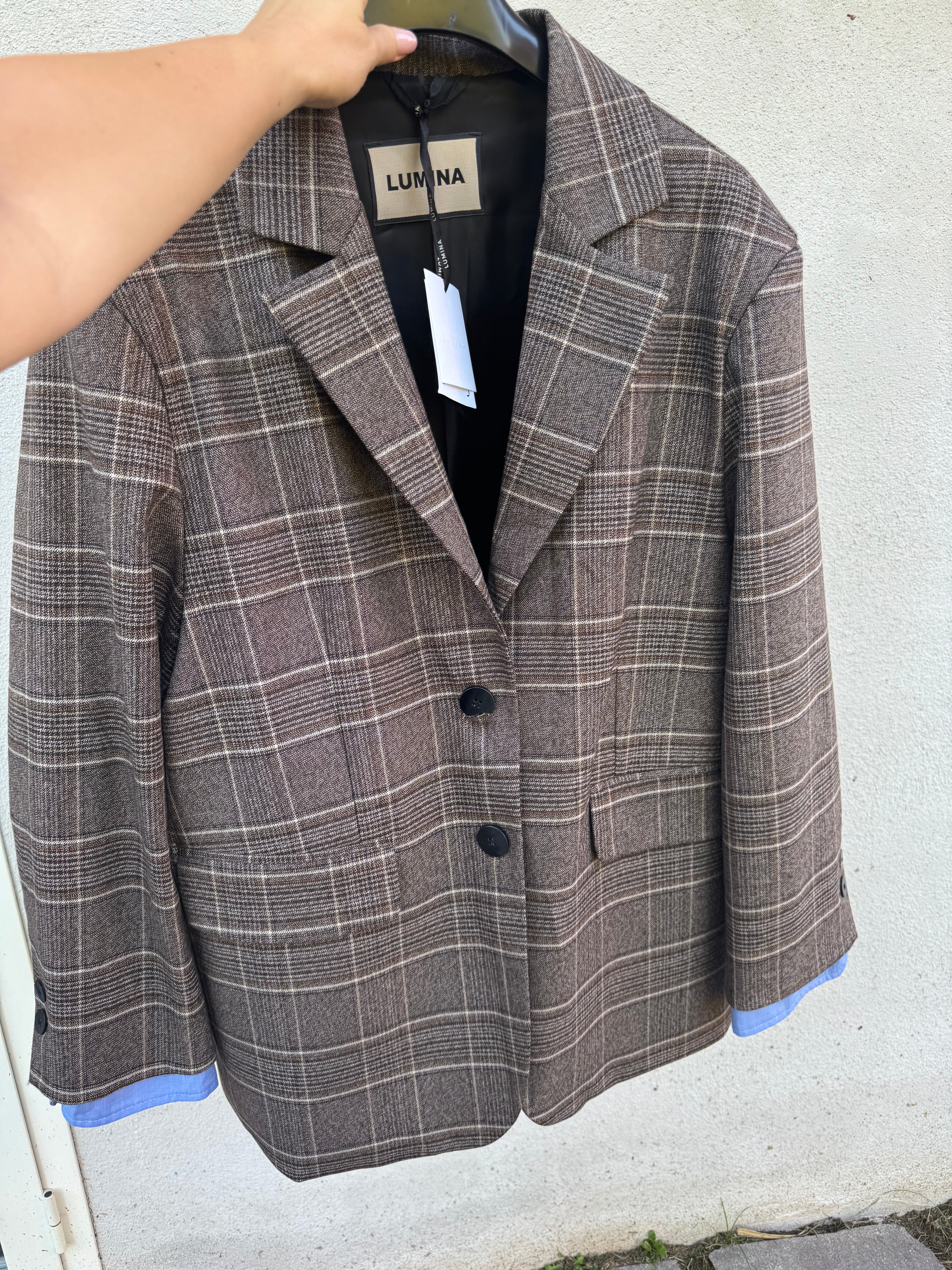 Lumina blazer marrone a quadri con polsino camicia