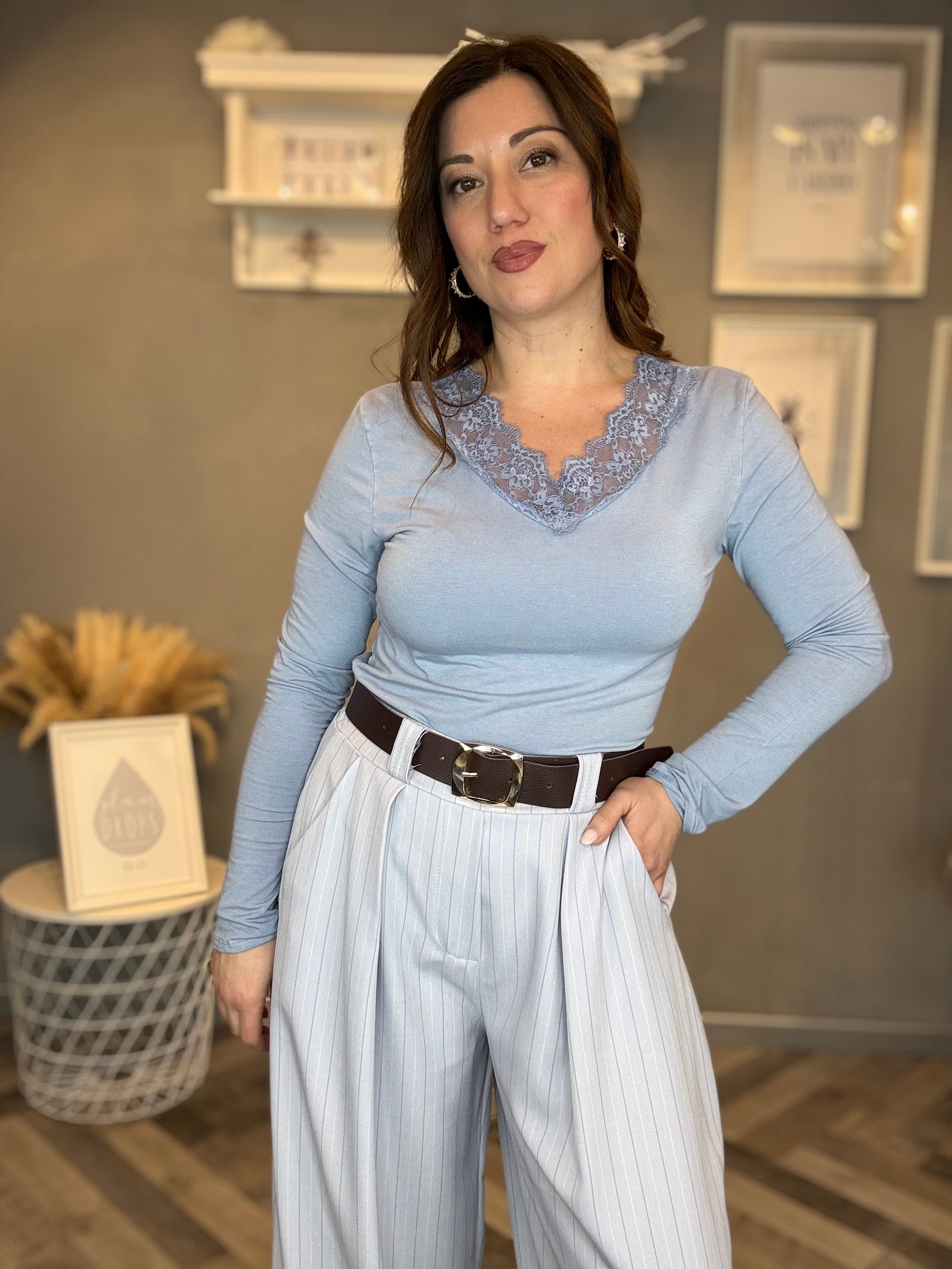 Tailleur a righe celeste polvere