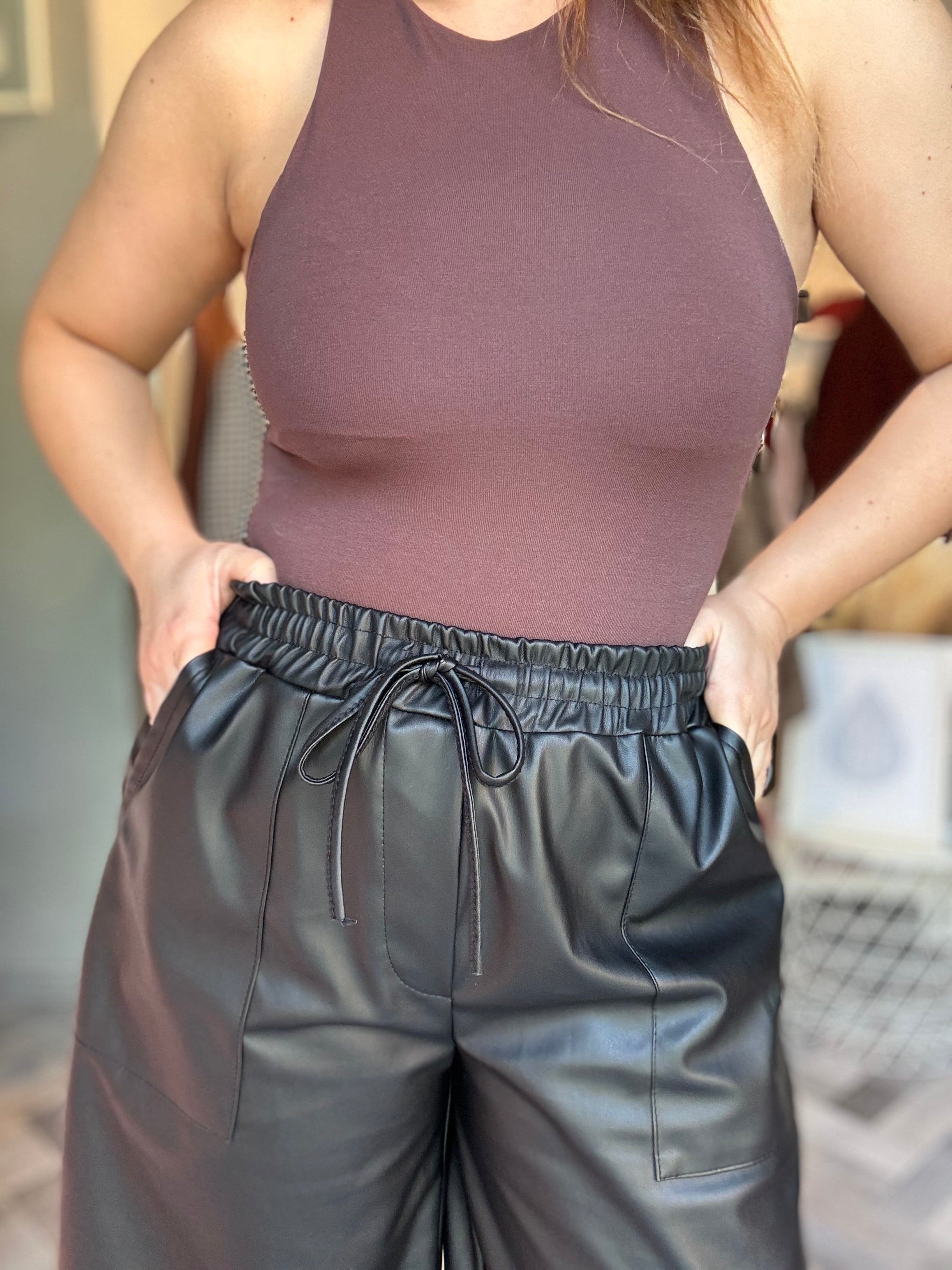 Bermuda ecopelle con coulisse