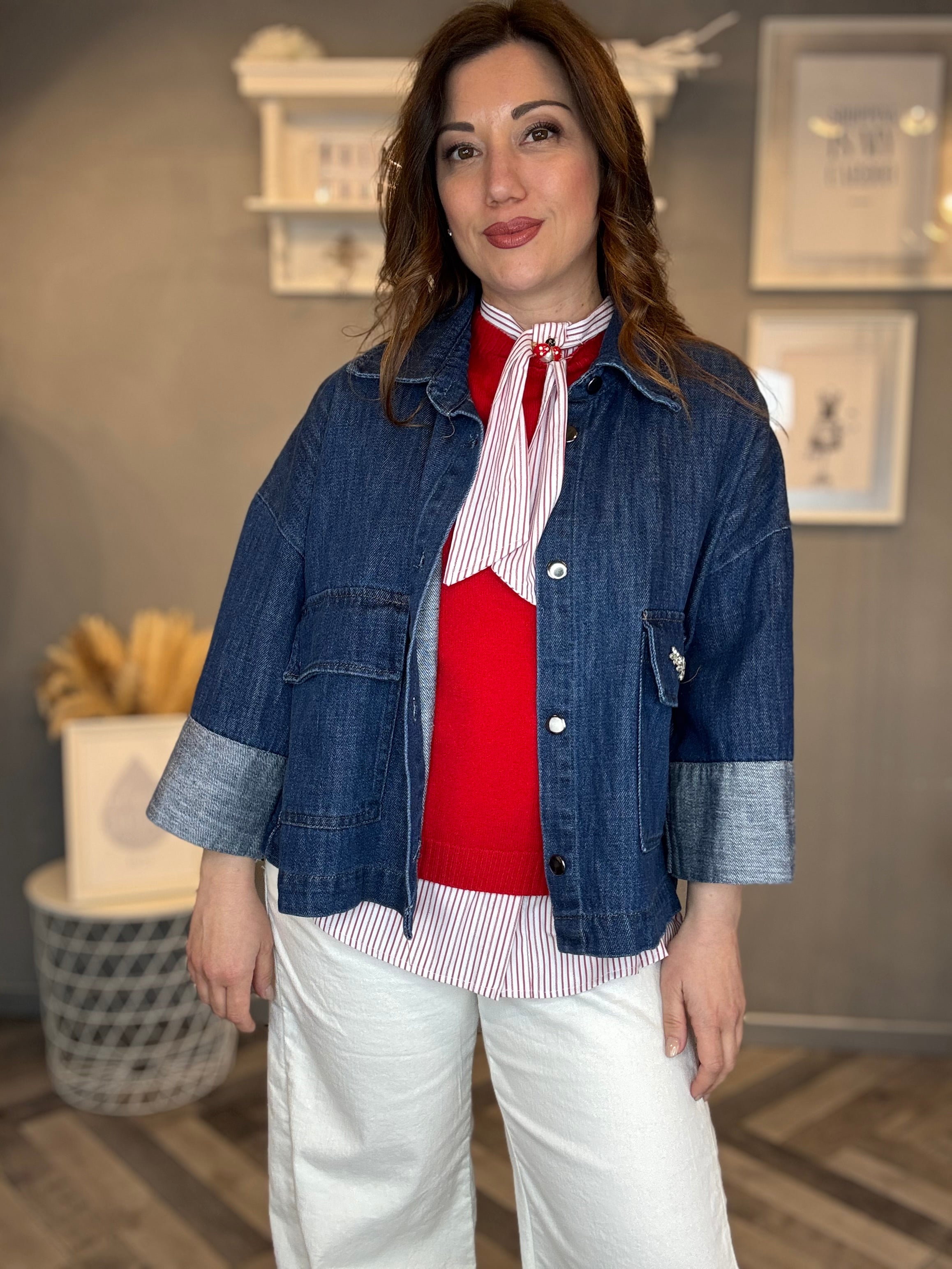 Giacca crop con cabochon denim