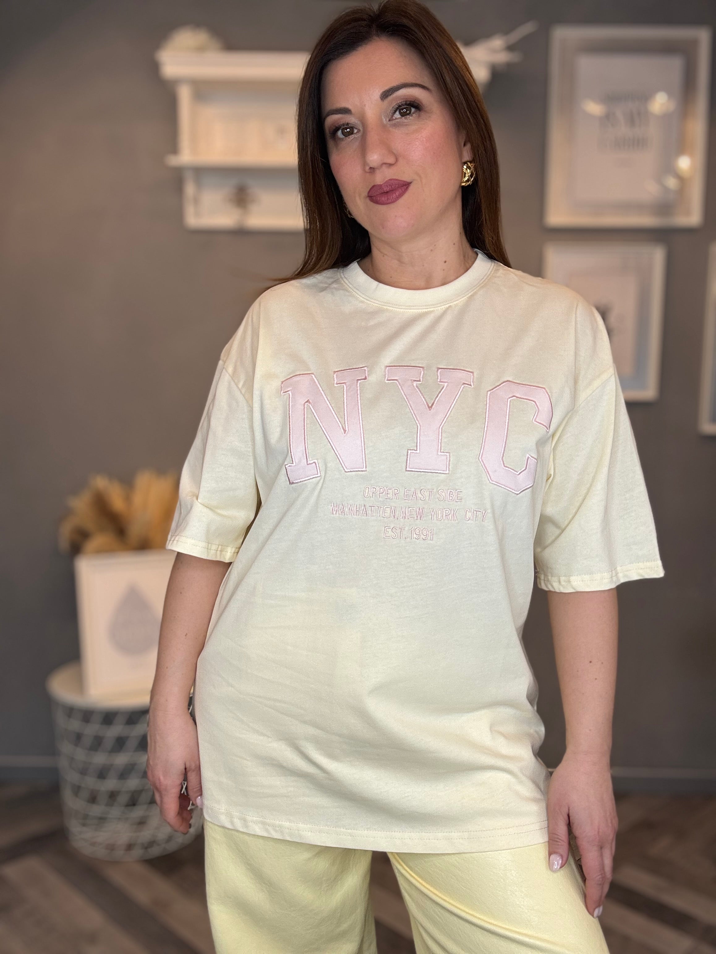 T-shirt giallo pastello NYC rosa