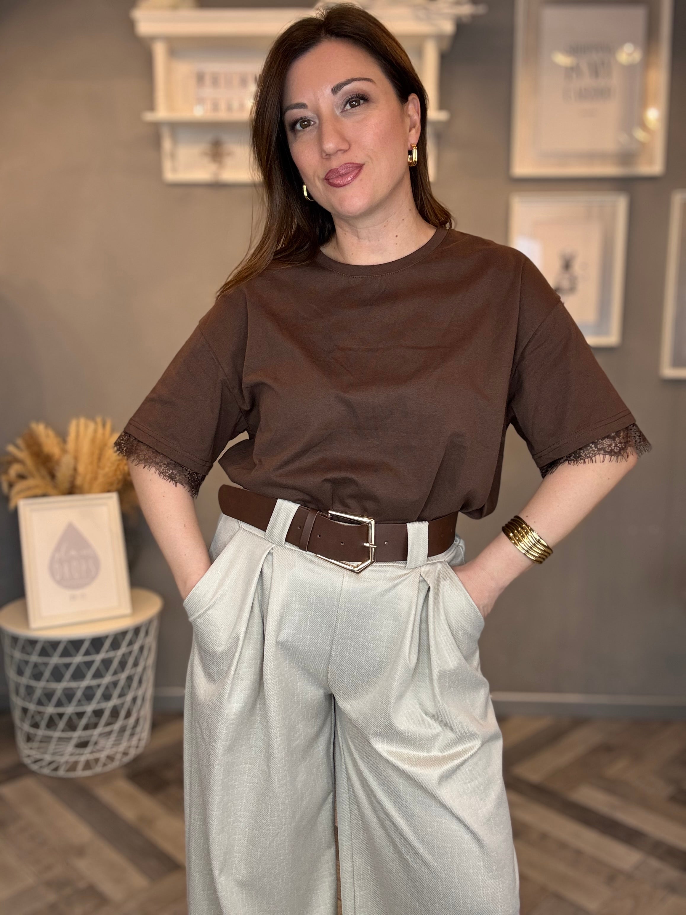 T-shirt over pizzo details cioccolato