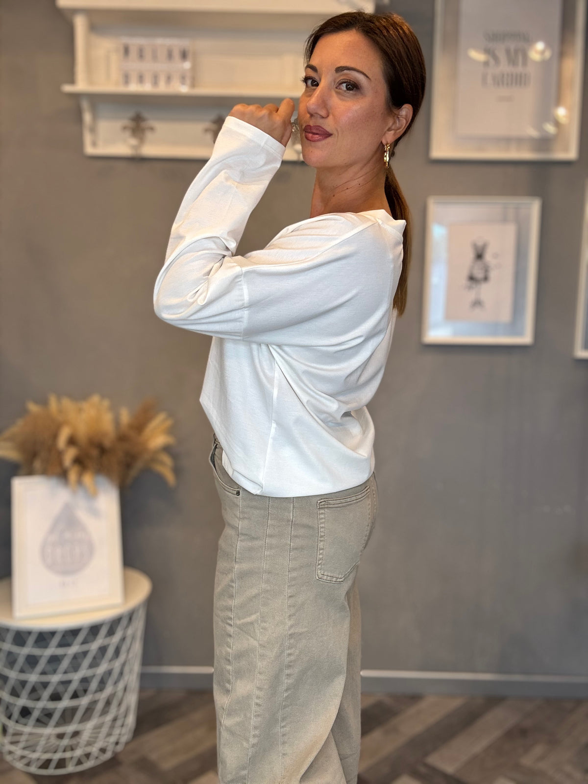 Maglia Essential scollo V bianco
