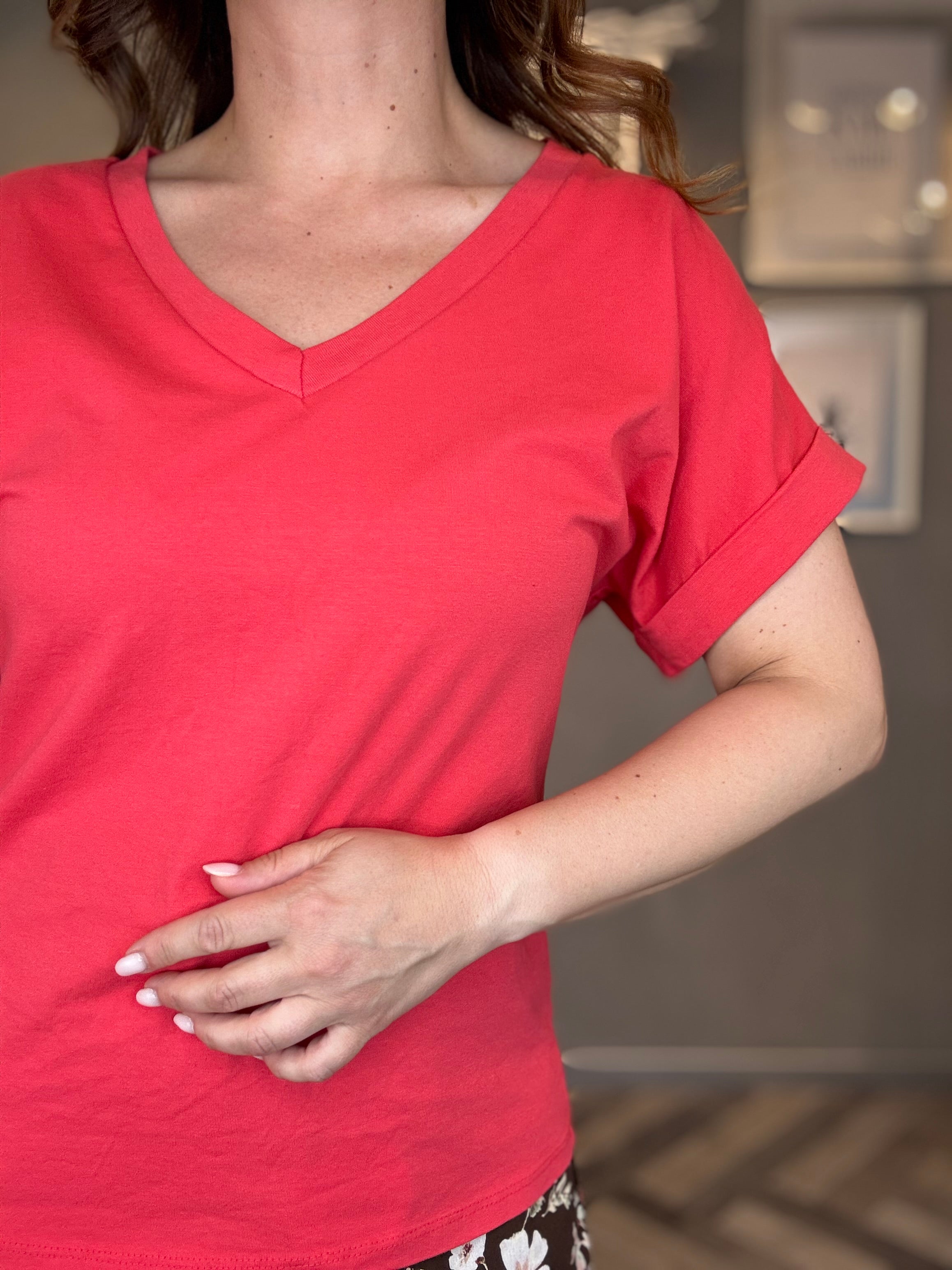 T-shirt a V basic corallo