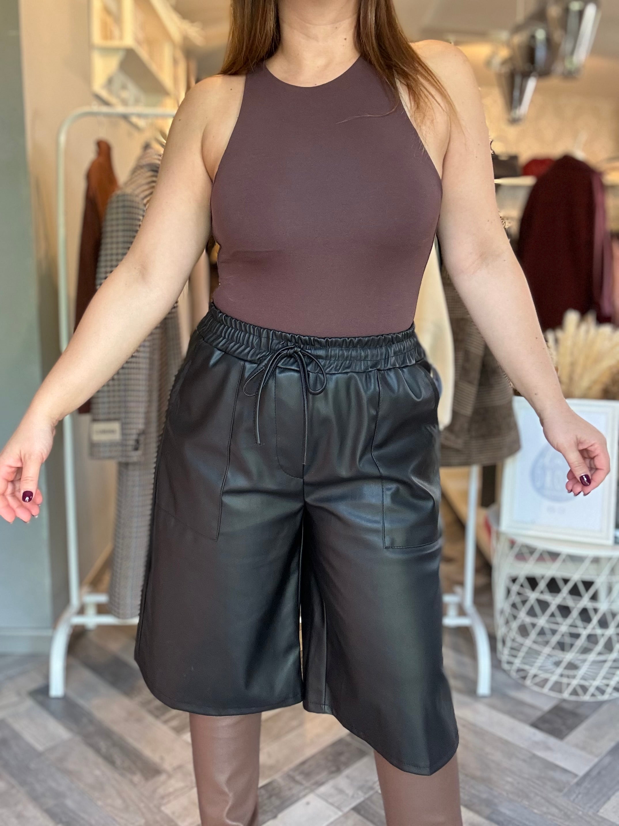 Bermuda ecopelle con coulisse
