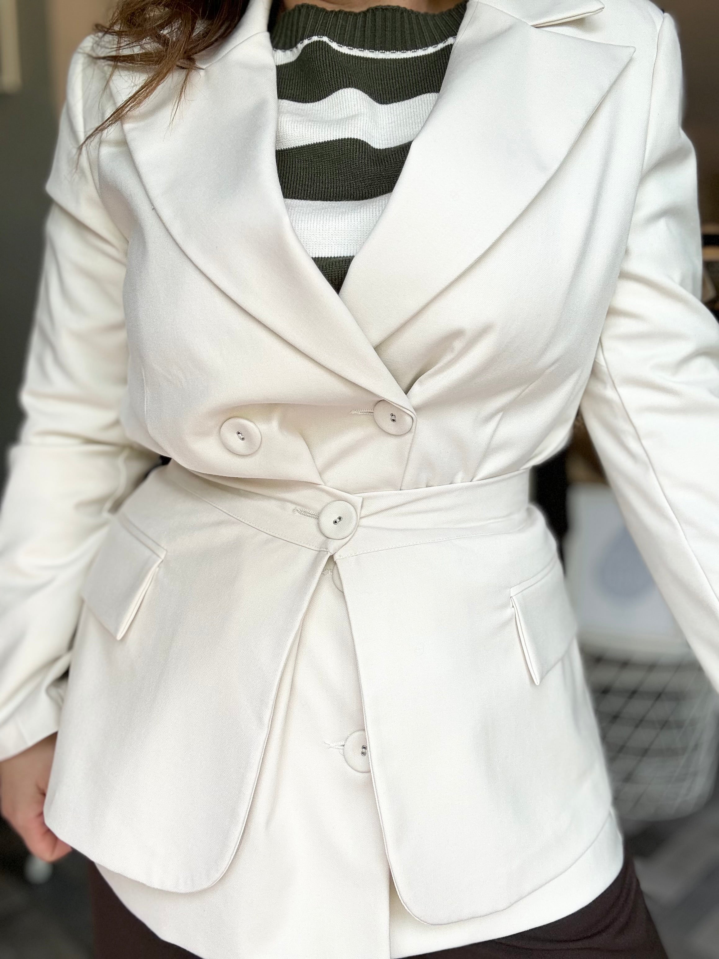 The Lulù blazer con gonnellino