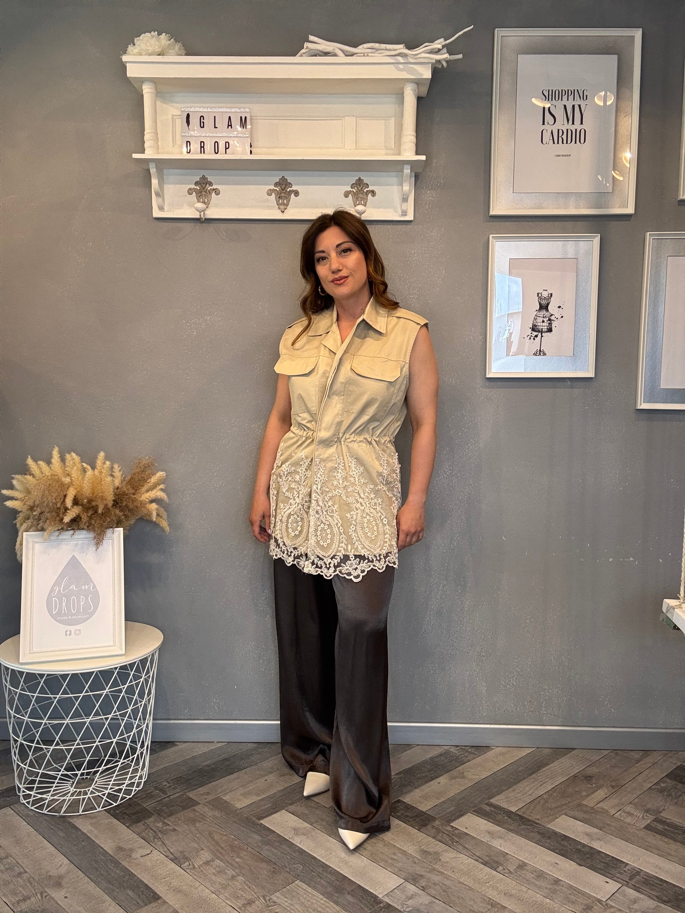 Gilet beige con pizzo