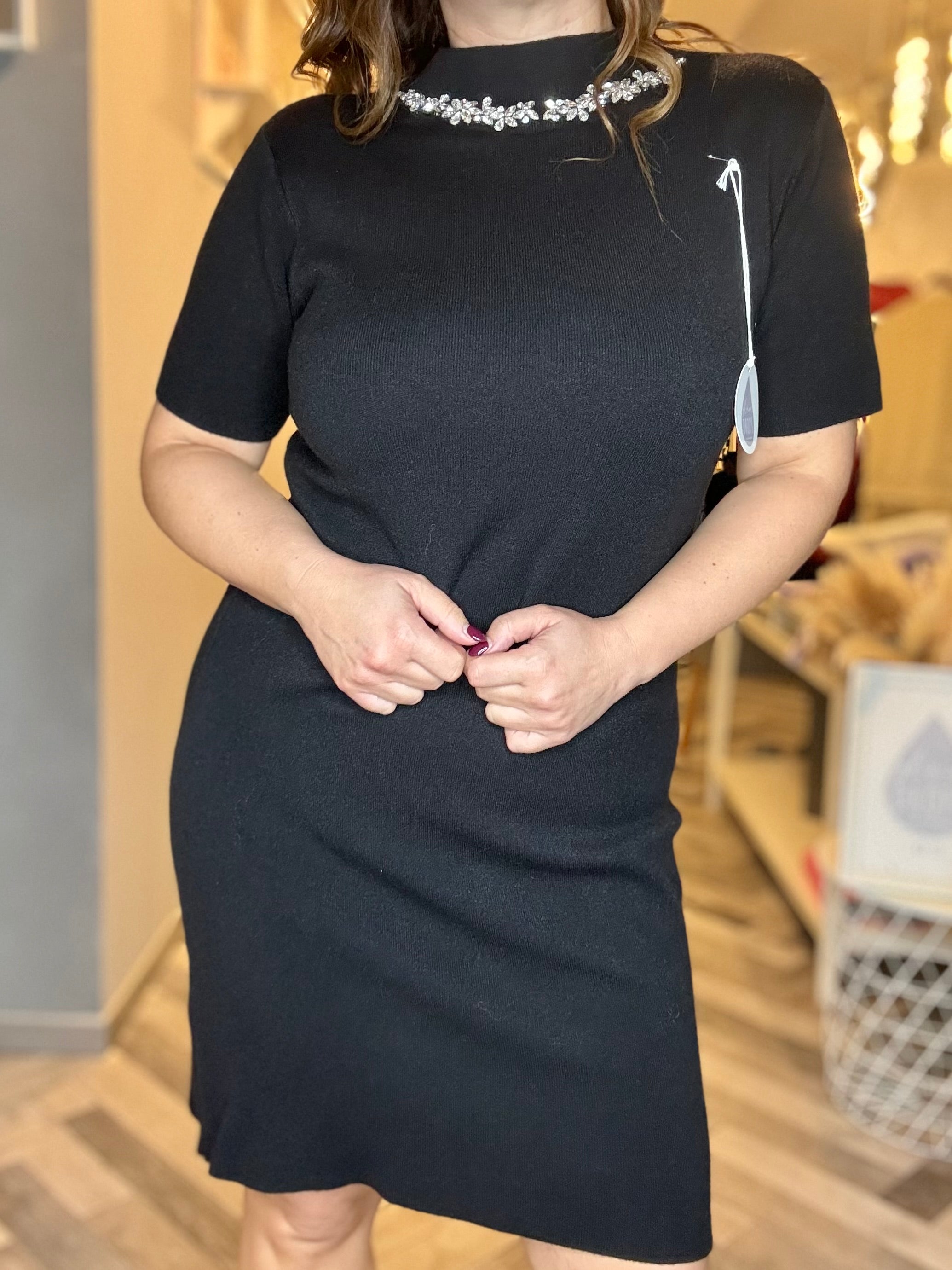 Abito punto Milano cabochon al collo