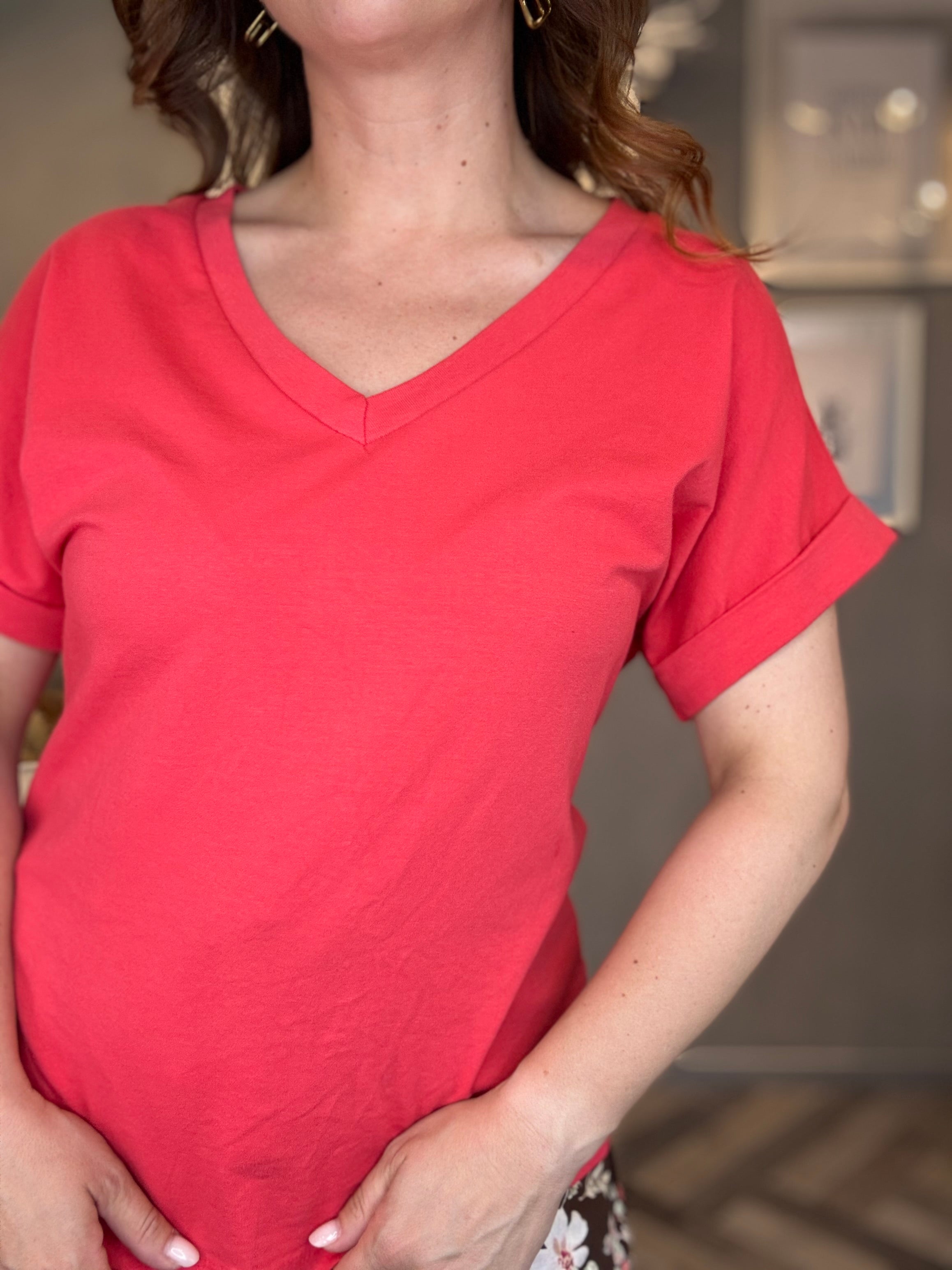 T-shirt a V basic corallo