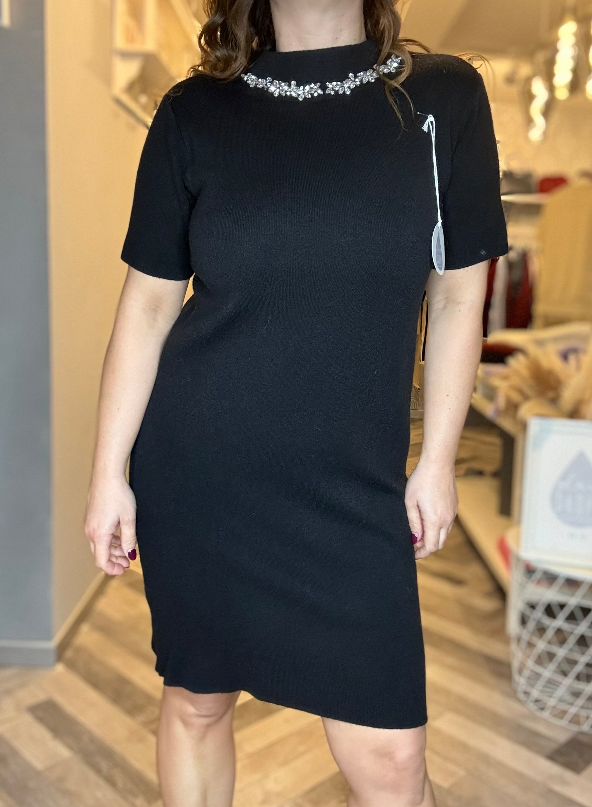 Abito punto Milano cabochon al collo