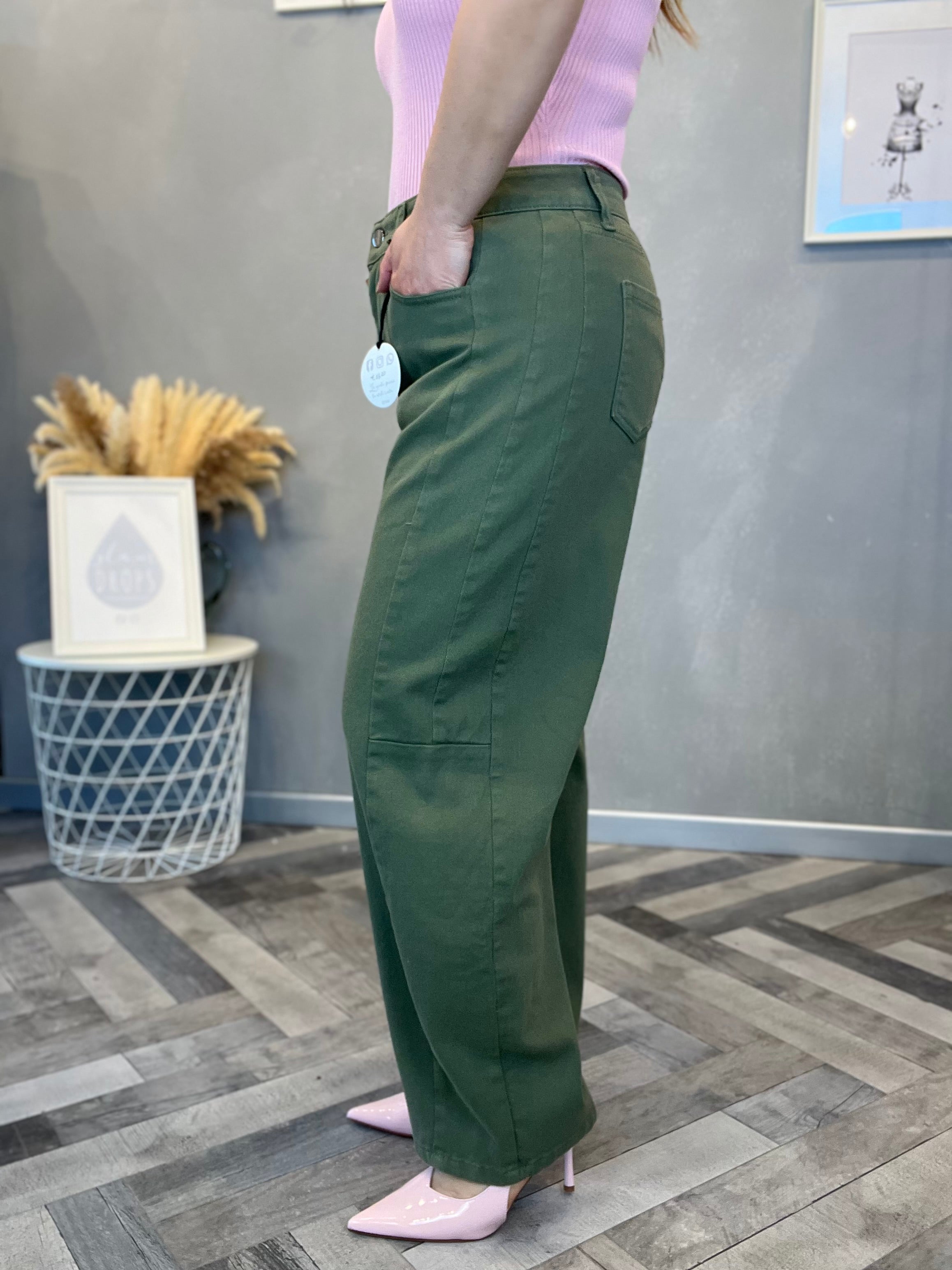 Jeans barrel verde militare