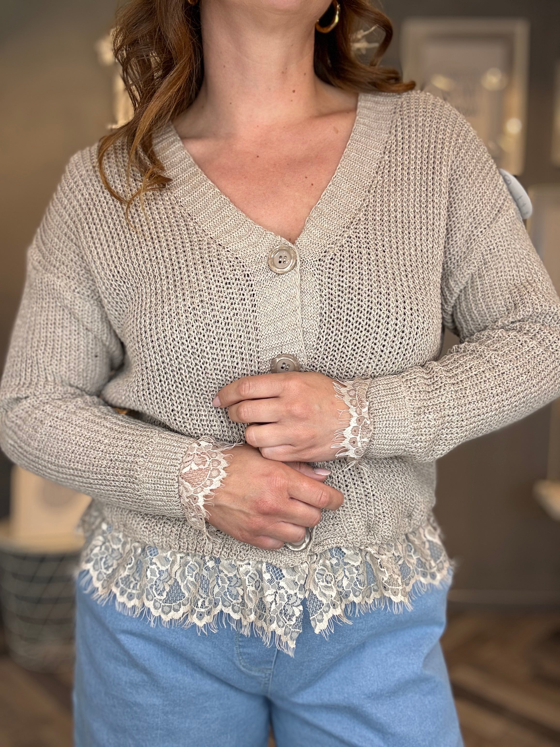 Cardigan sabbia con dettagli in pizzo