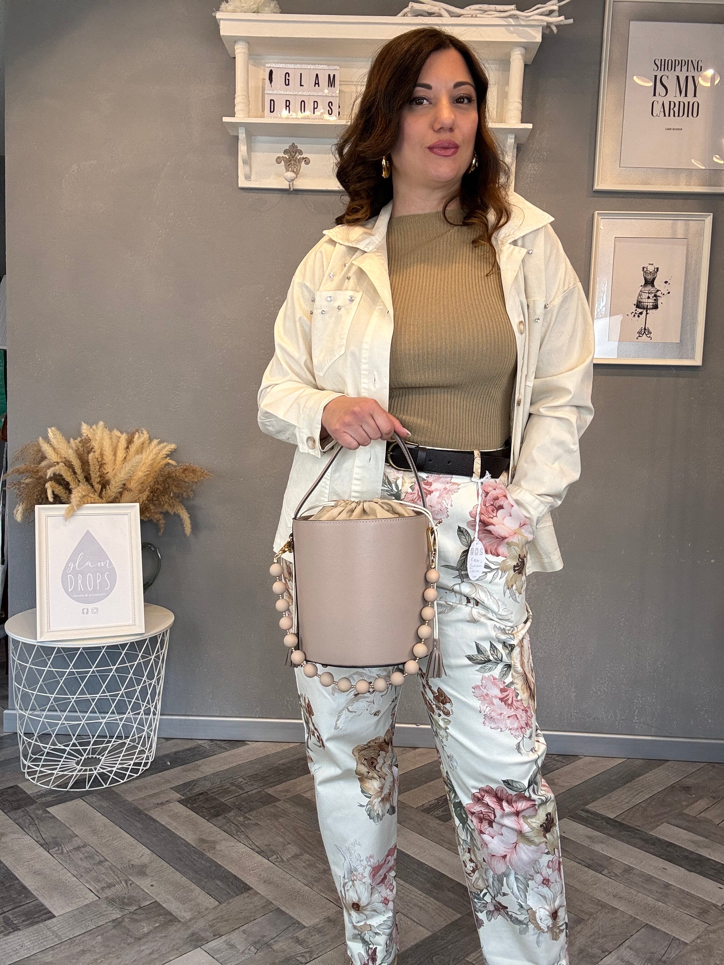 Giacca utility burro con dettagli gioiello