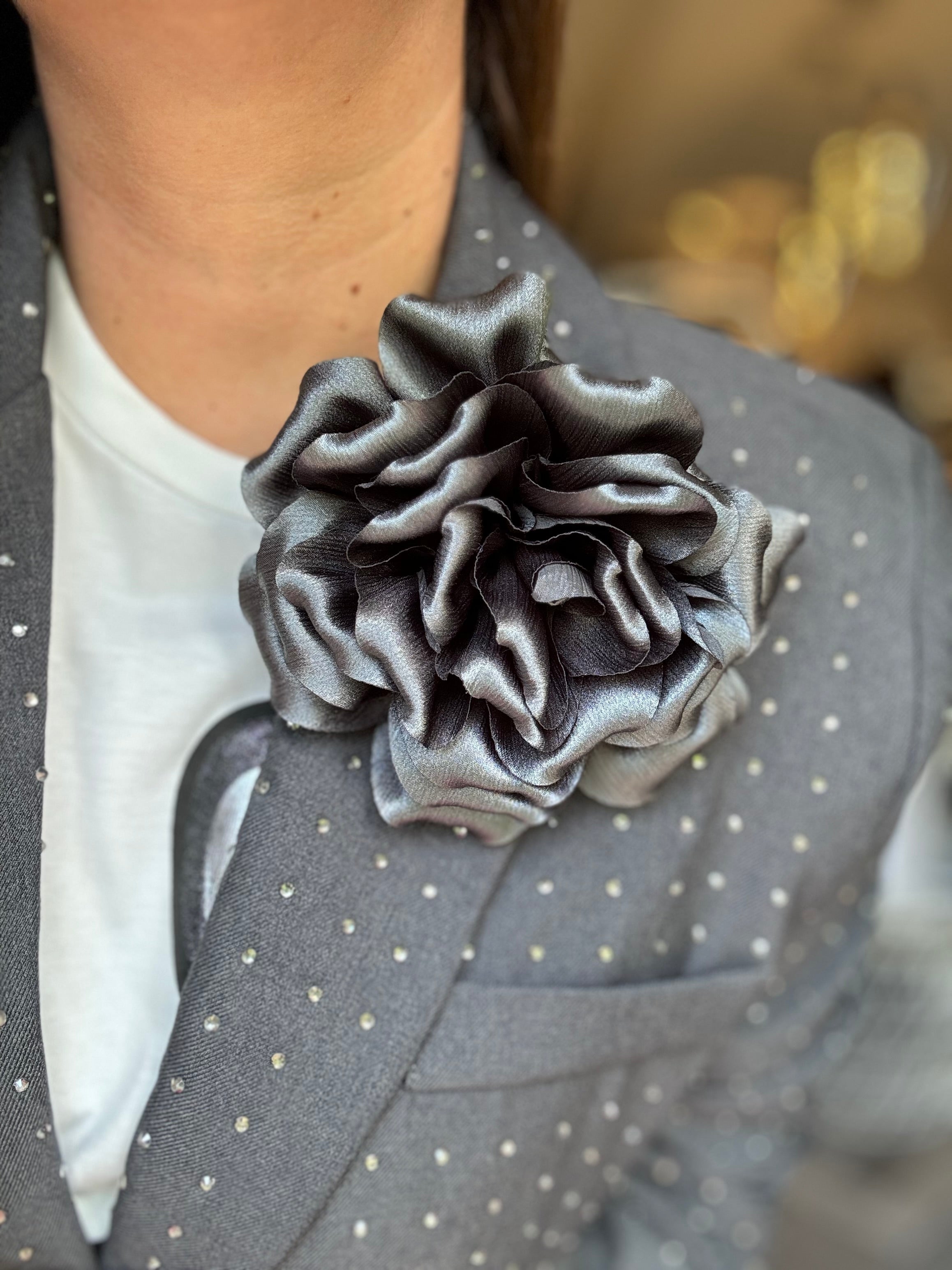 Spilla fiore in satin