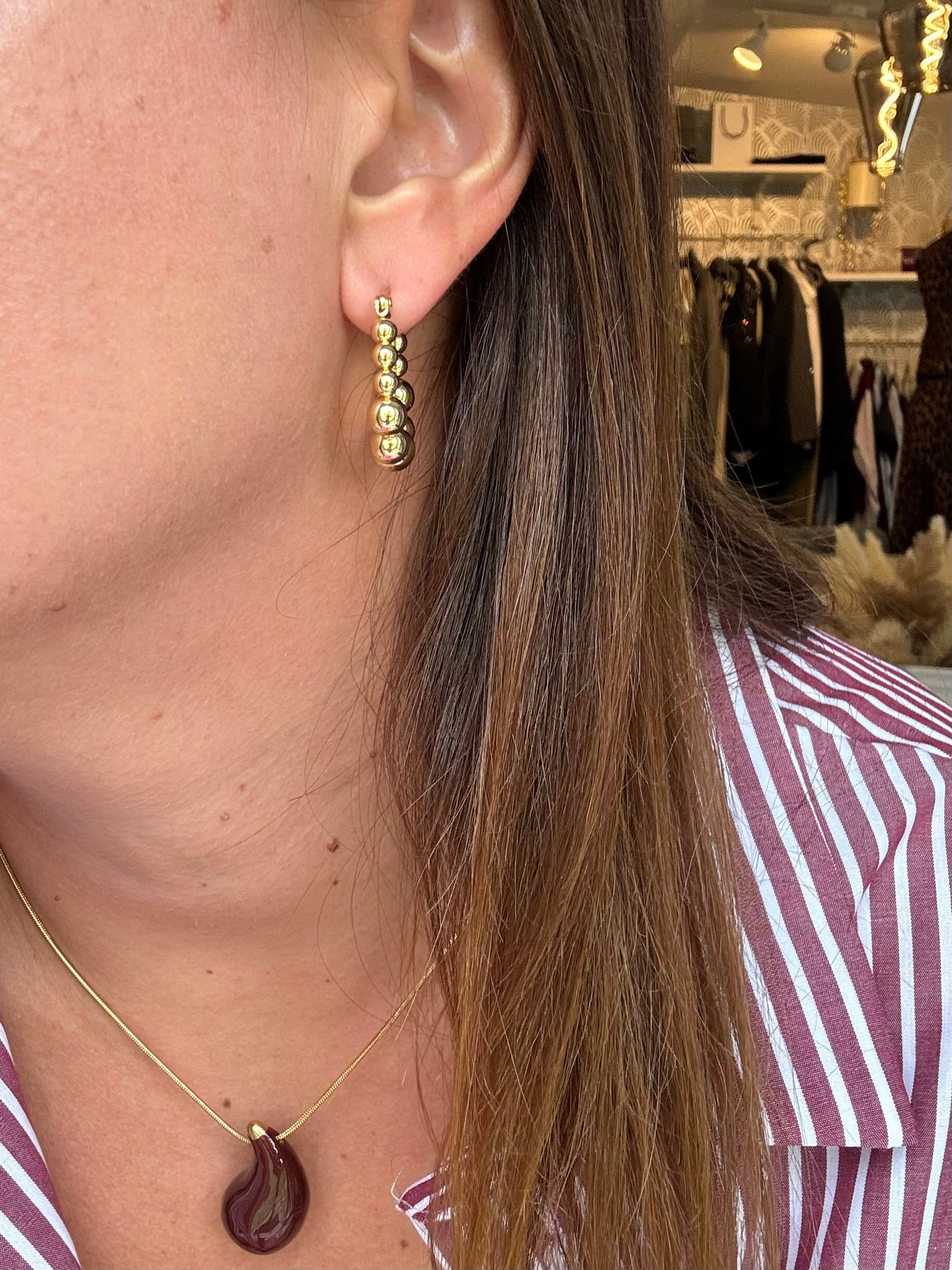 Orecchini cerchio ovale sfere