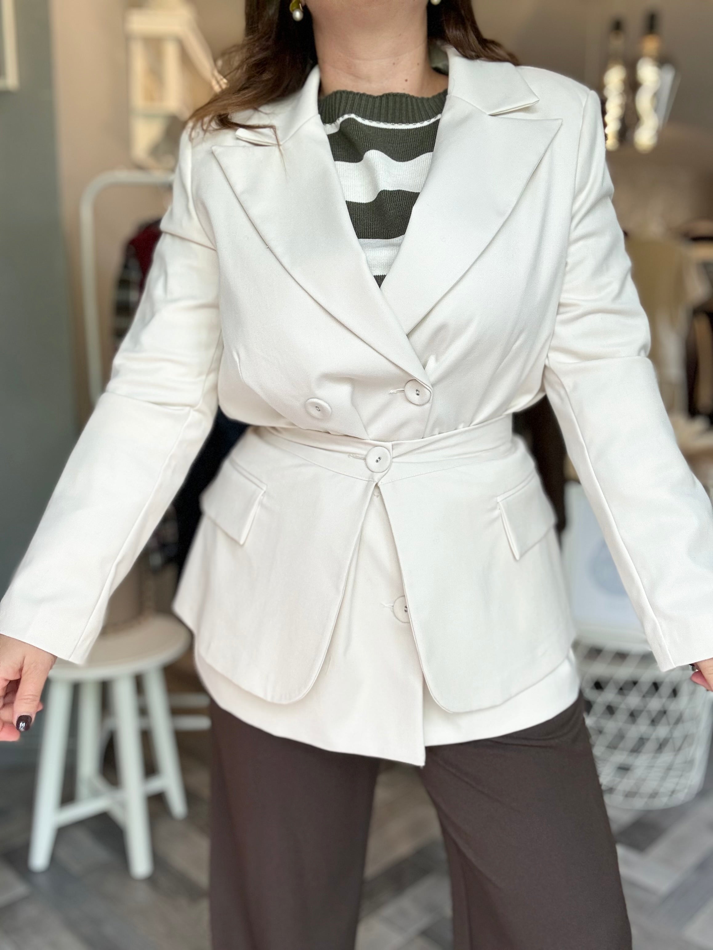 The Lulù blazer con gonnellino