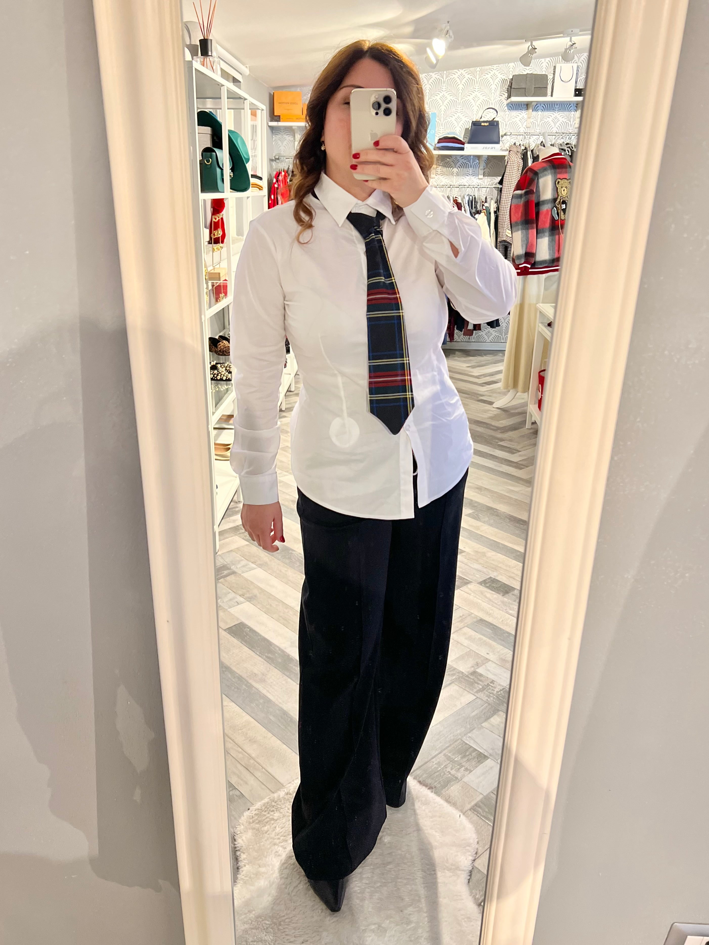 Camicia con cravatta tartan nera