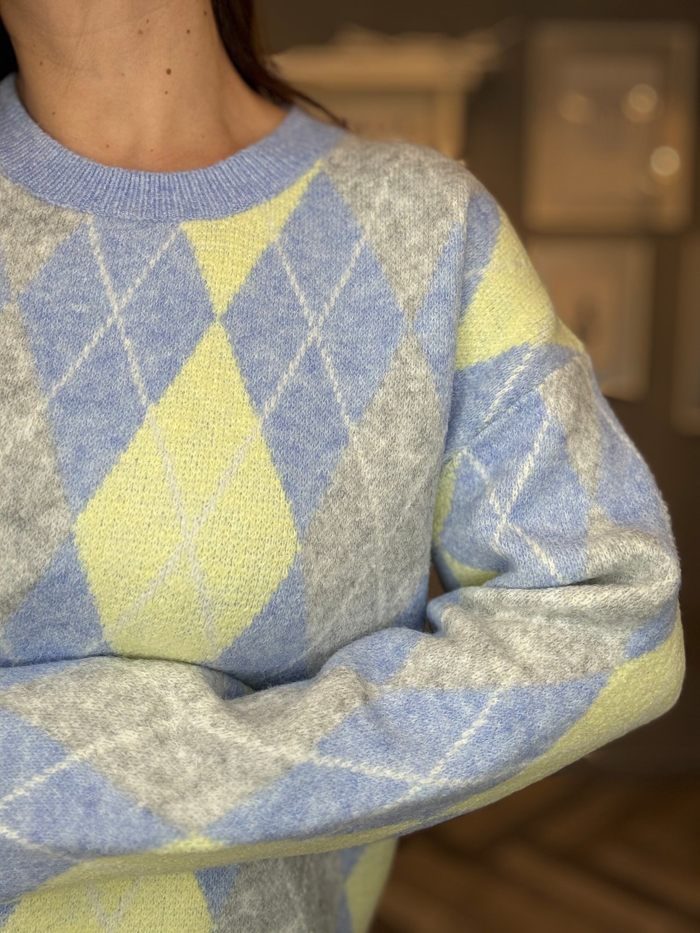 Maglione celeste con rombi