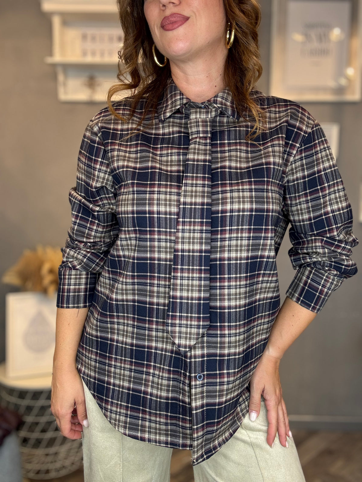 Camicia check blu e bordeaux con cravatta