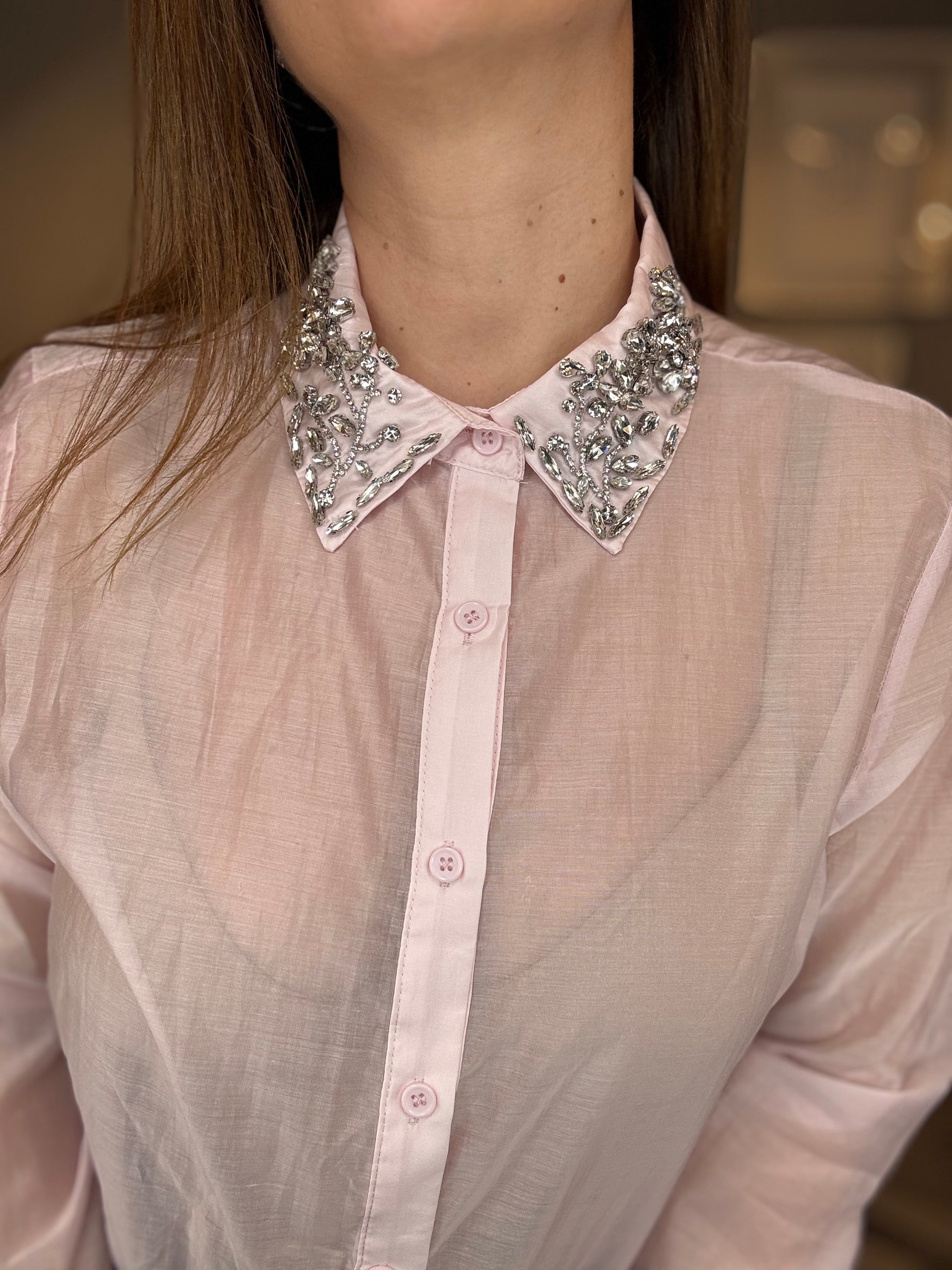 Camicia rosa pastello collo gioiello