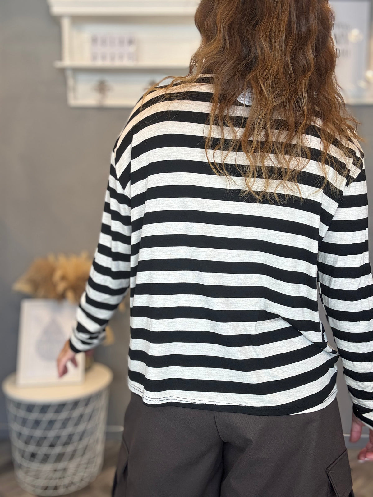 T-shirt soft righe beige nero collo moro