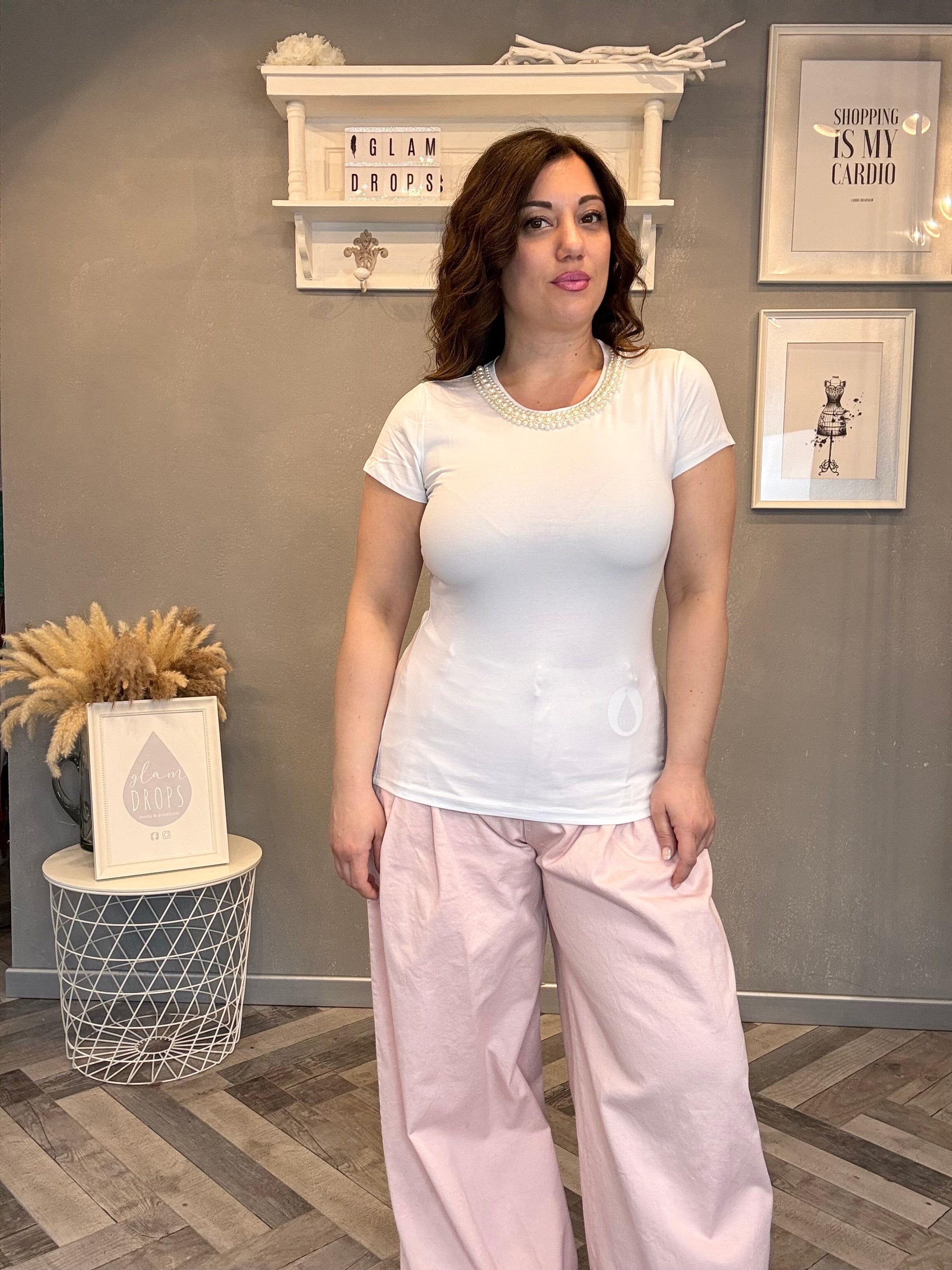 T-shirt basic con collo di perle