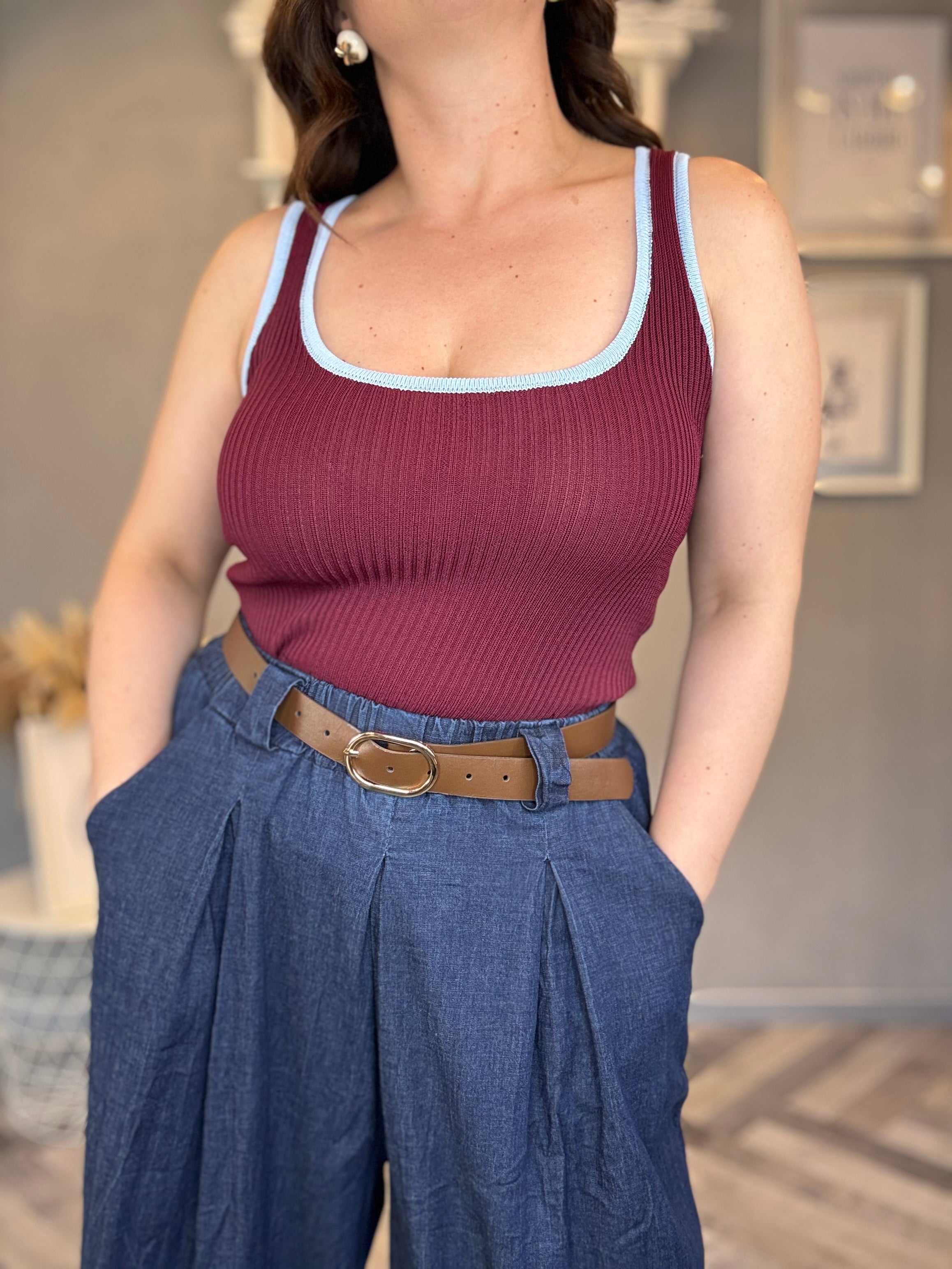 Top a costine con bordo a contrasto