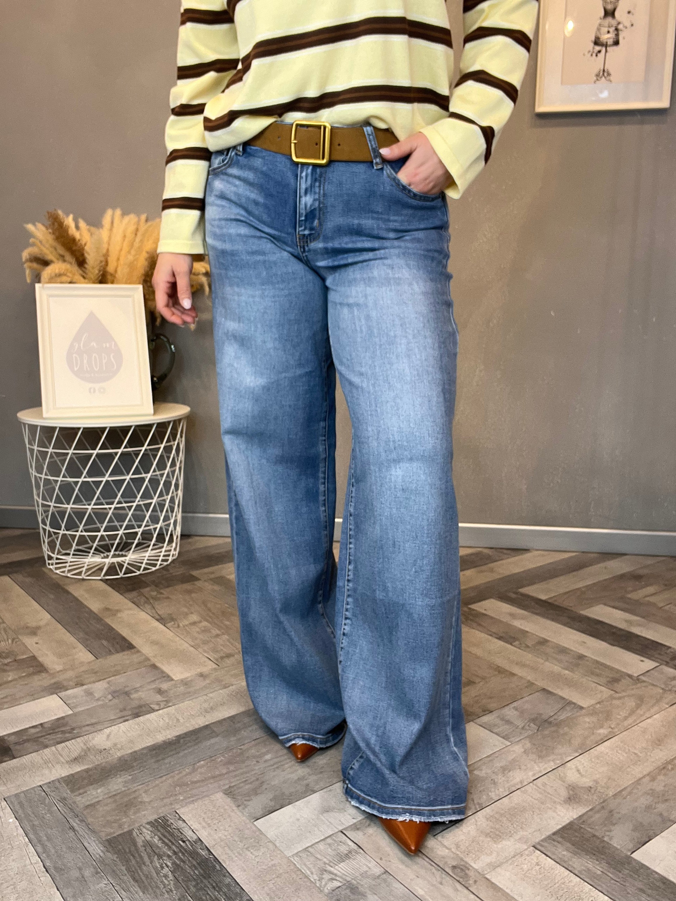 Jeans relax fit con cintura