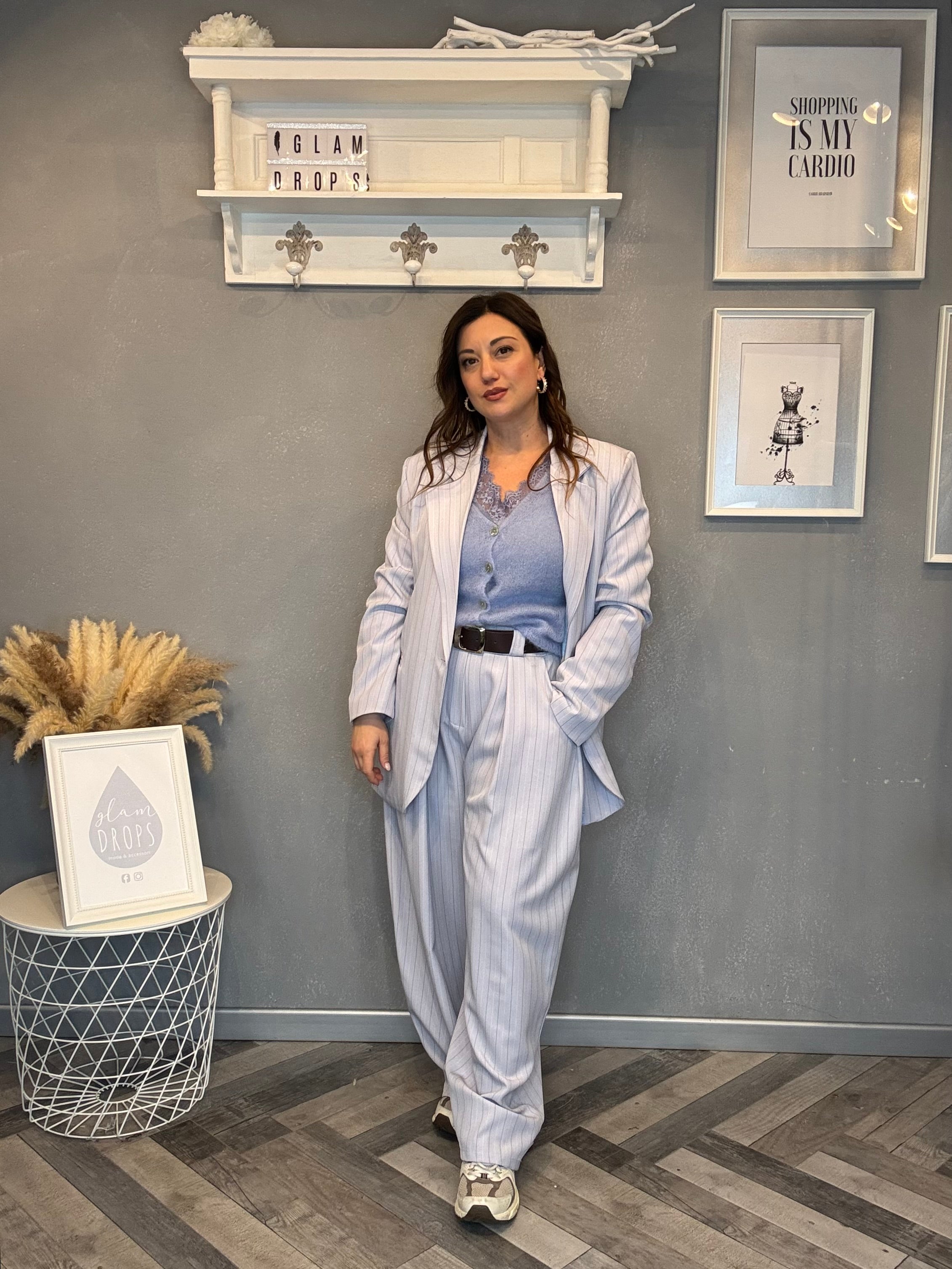 Tailleur a righe celeste polvere