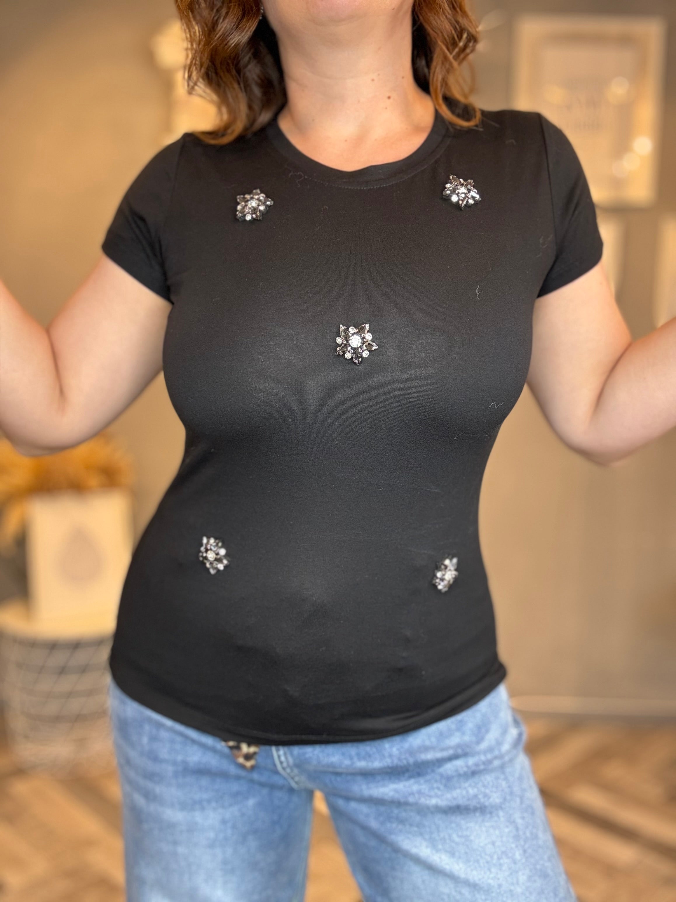 T-shirt basic con applicazioni gioiello a fiore