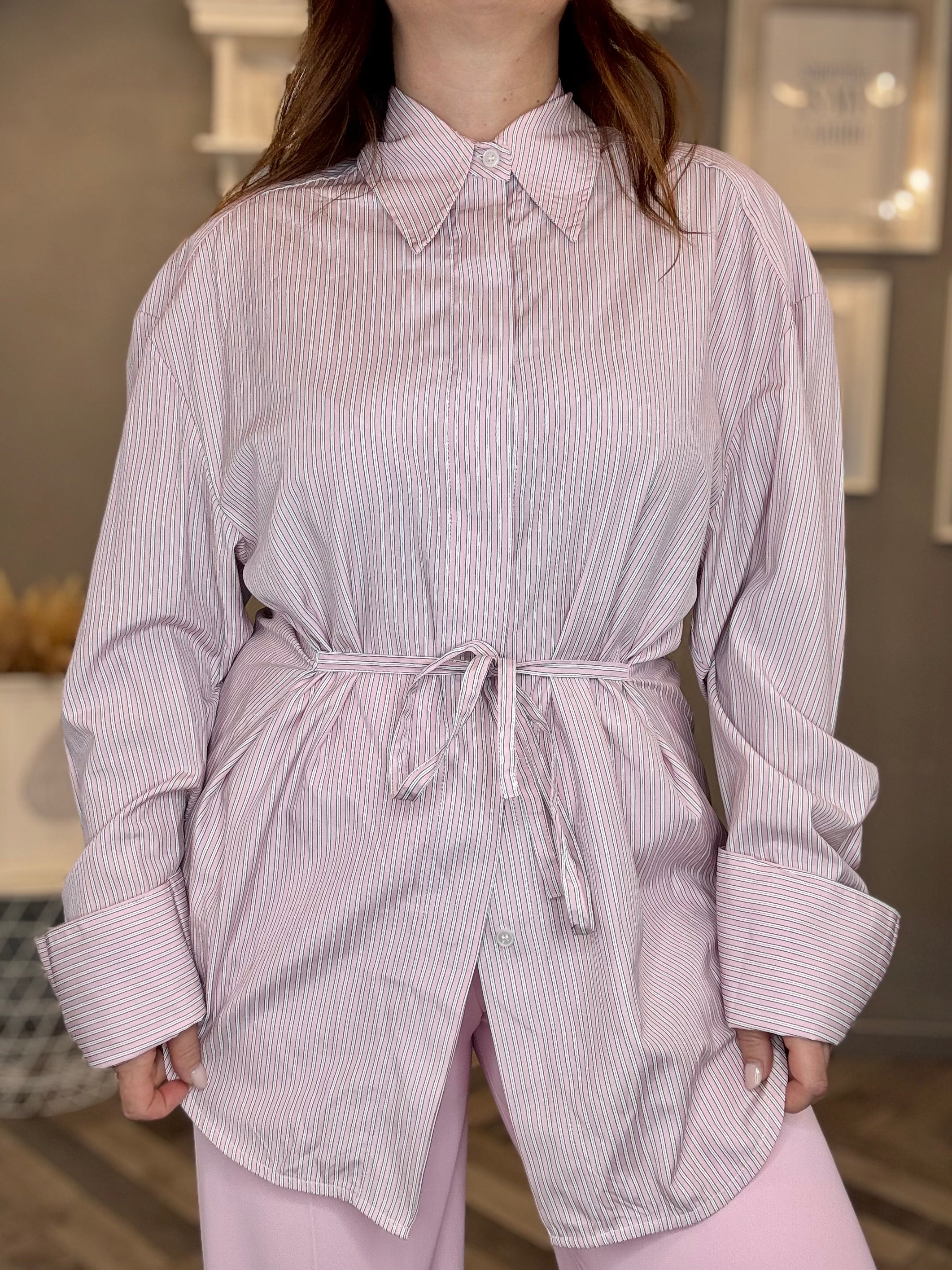 Camicia a righe bianche con laccio