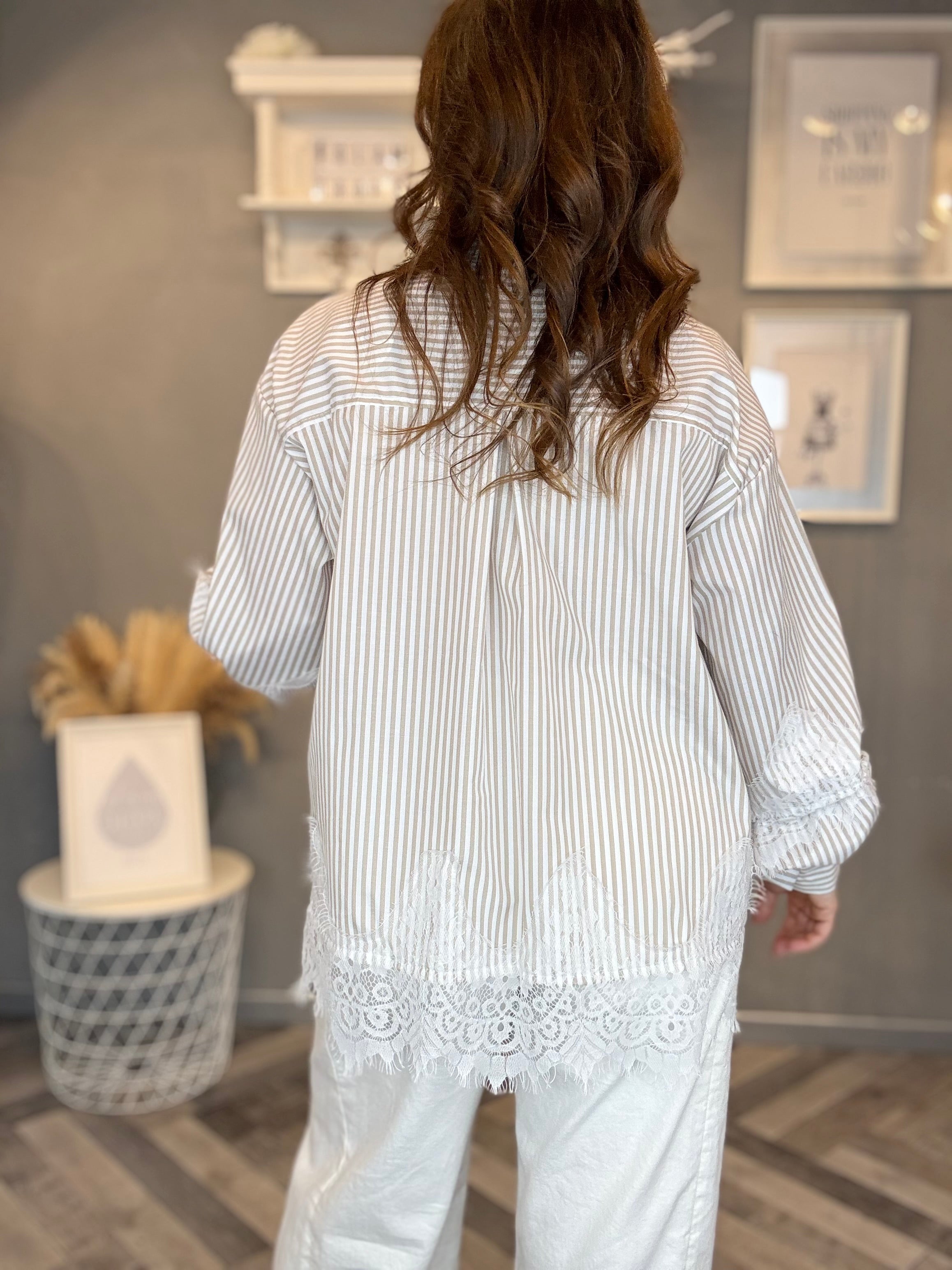 Camicia a righe con pizzo