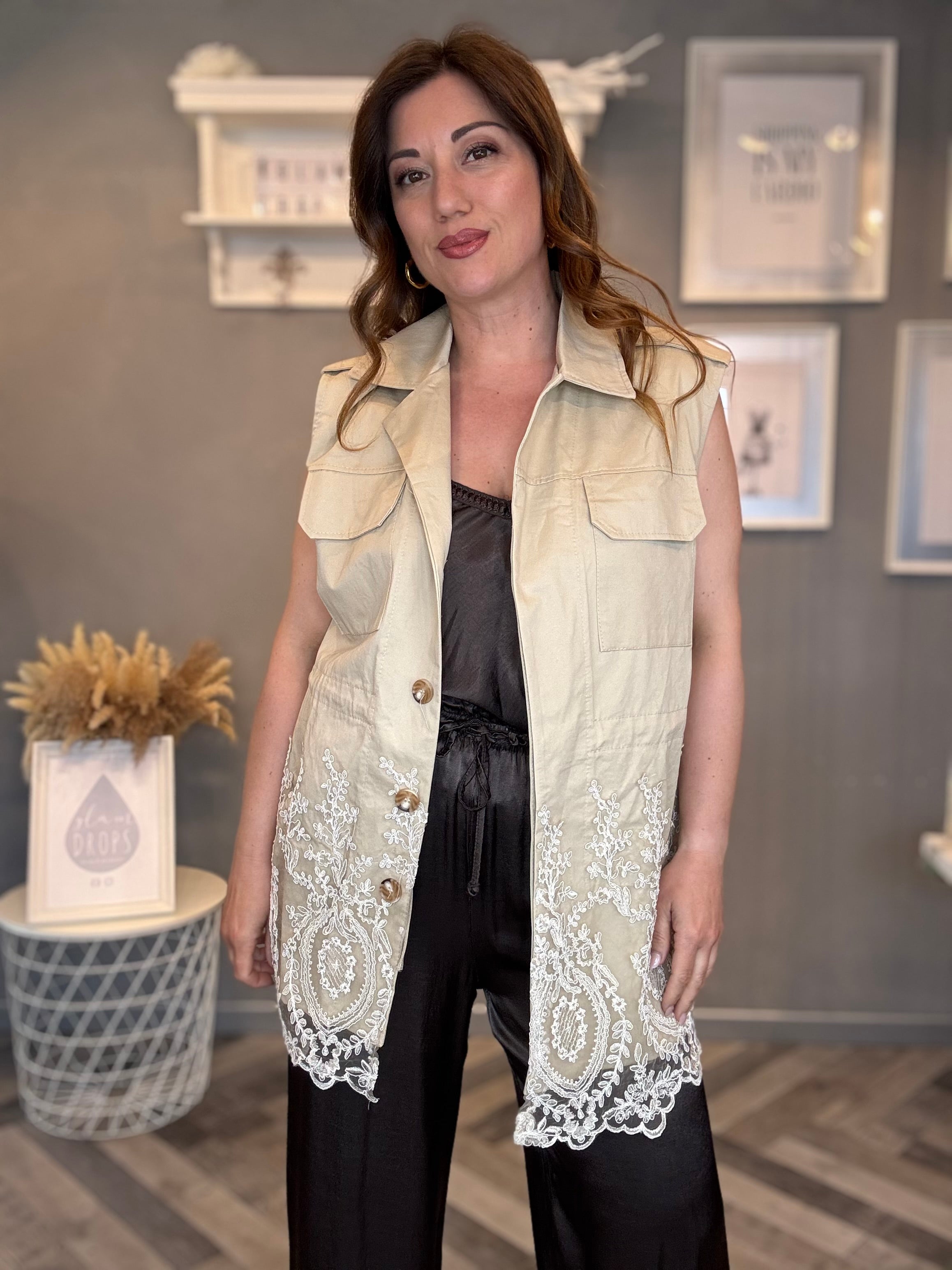 Gilet beige con pizzo