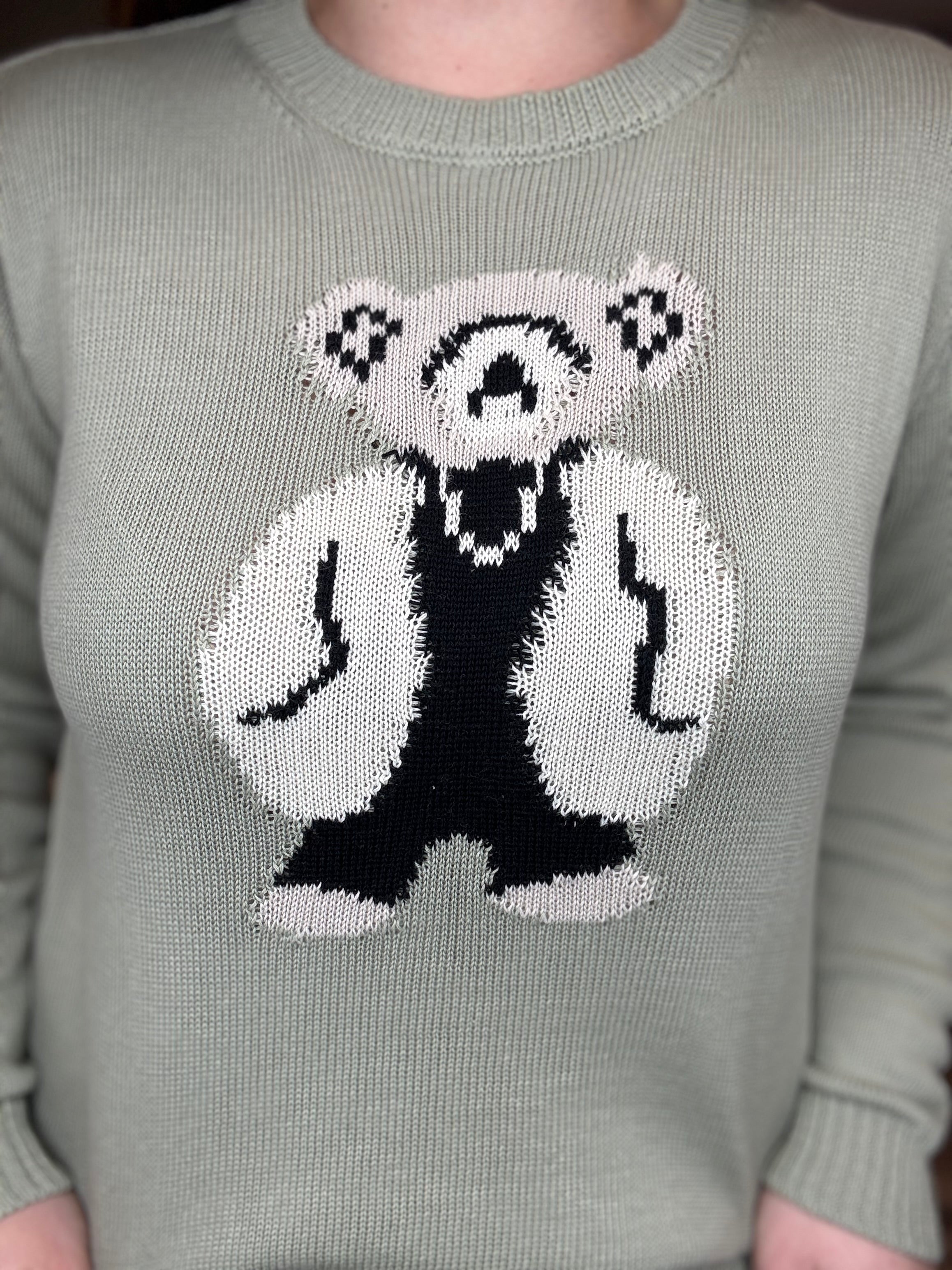 Maglioncino verde salvia con orsetto burro