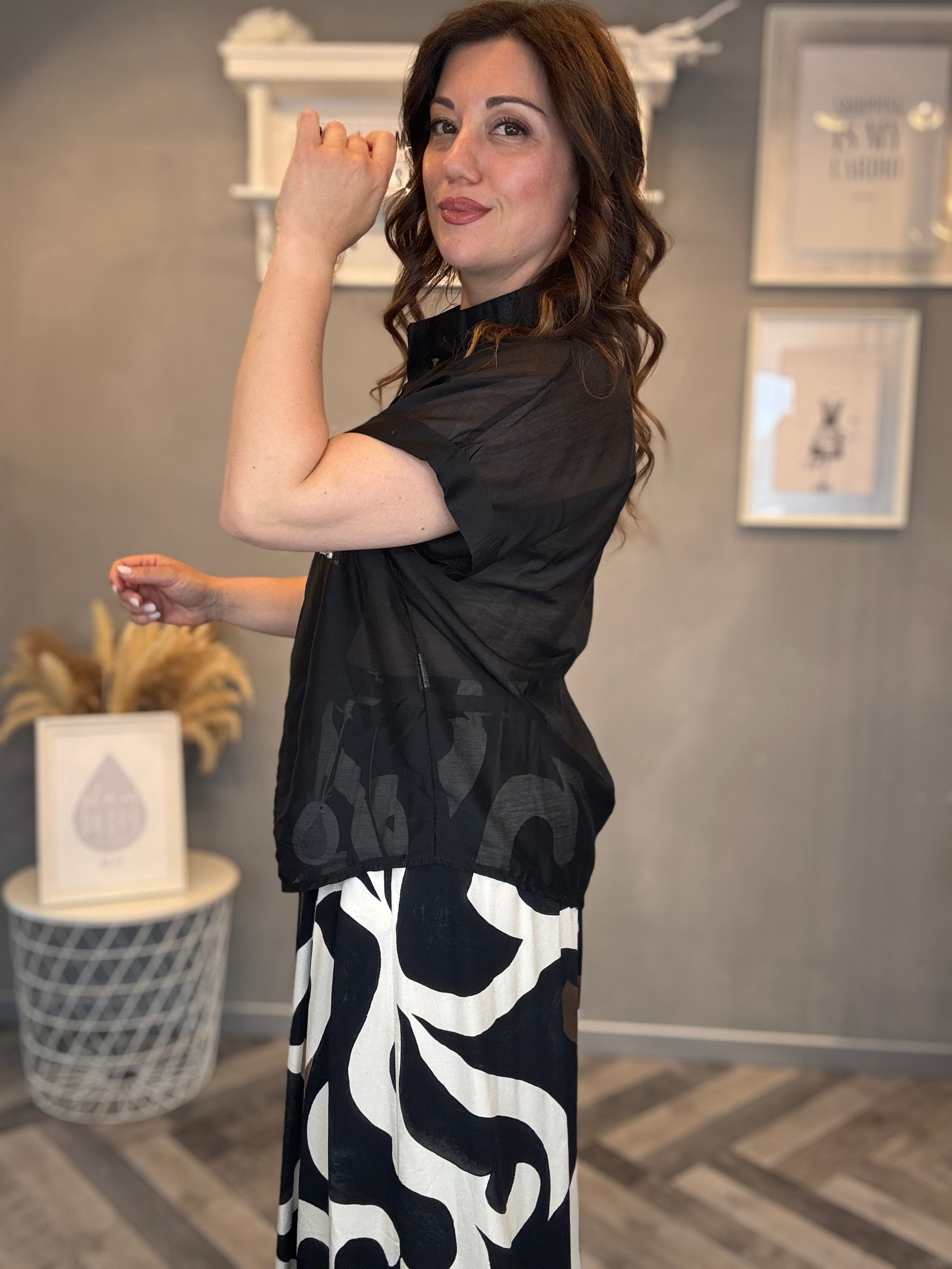 Camicia nera con tasca paillettes