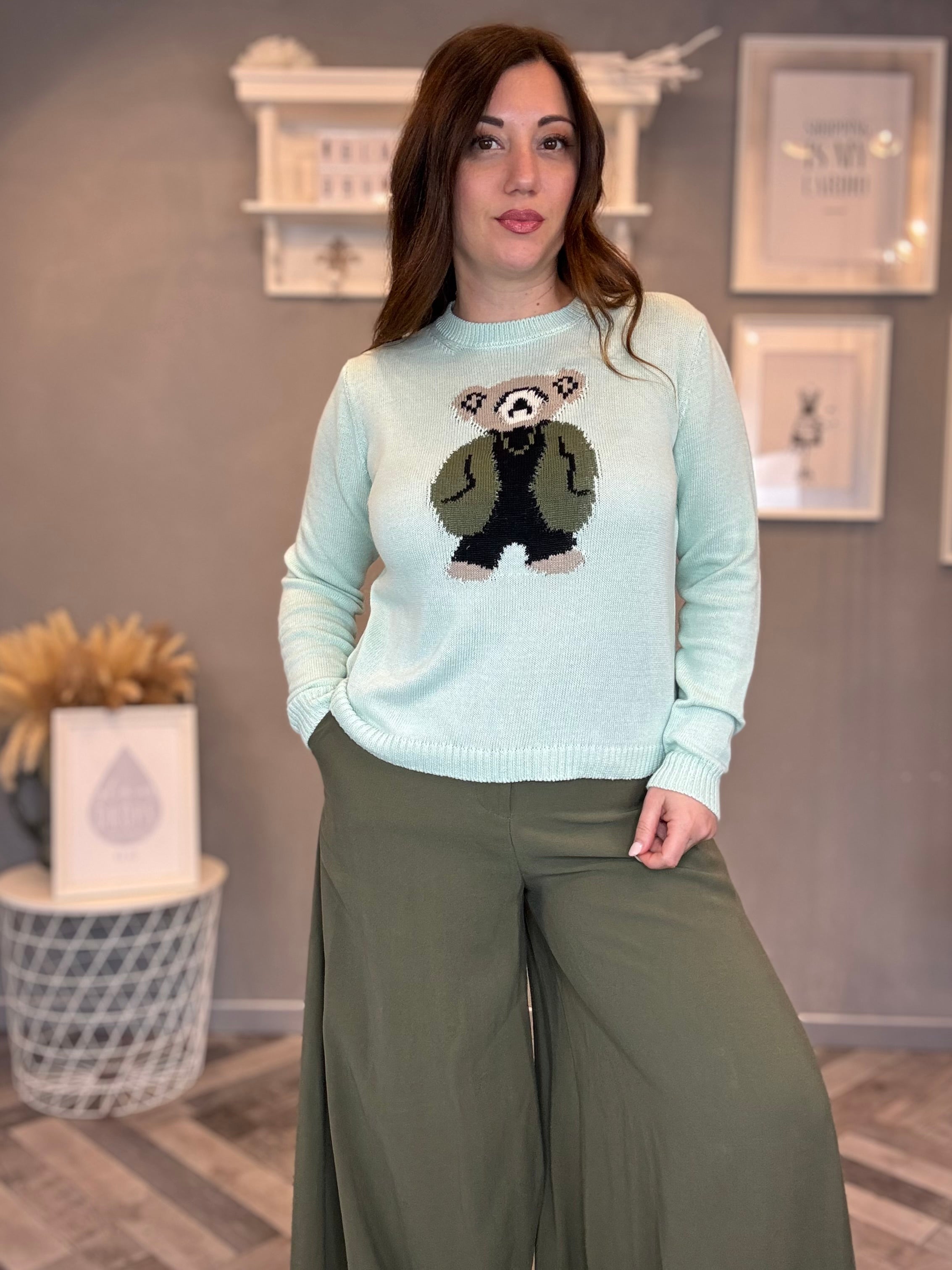 Maglioncino menta con orsetto militare