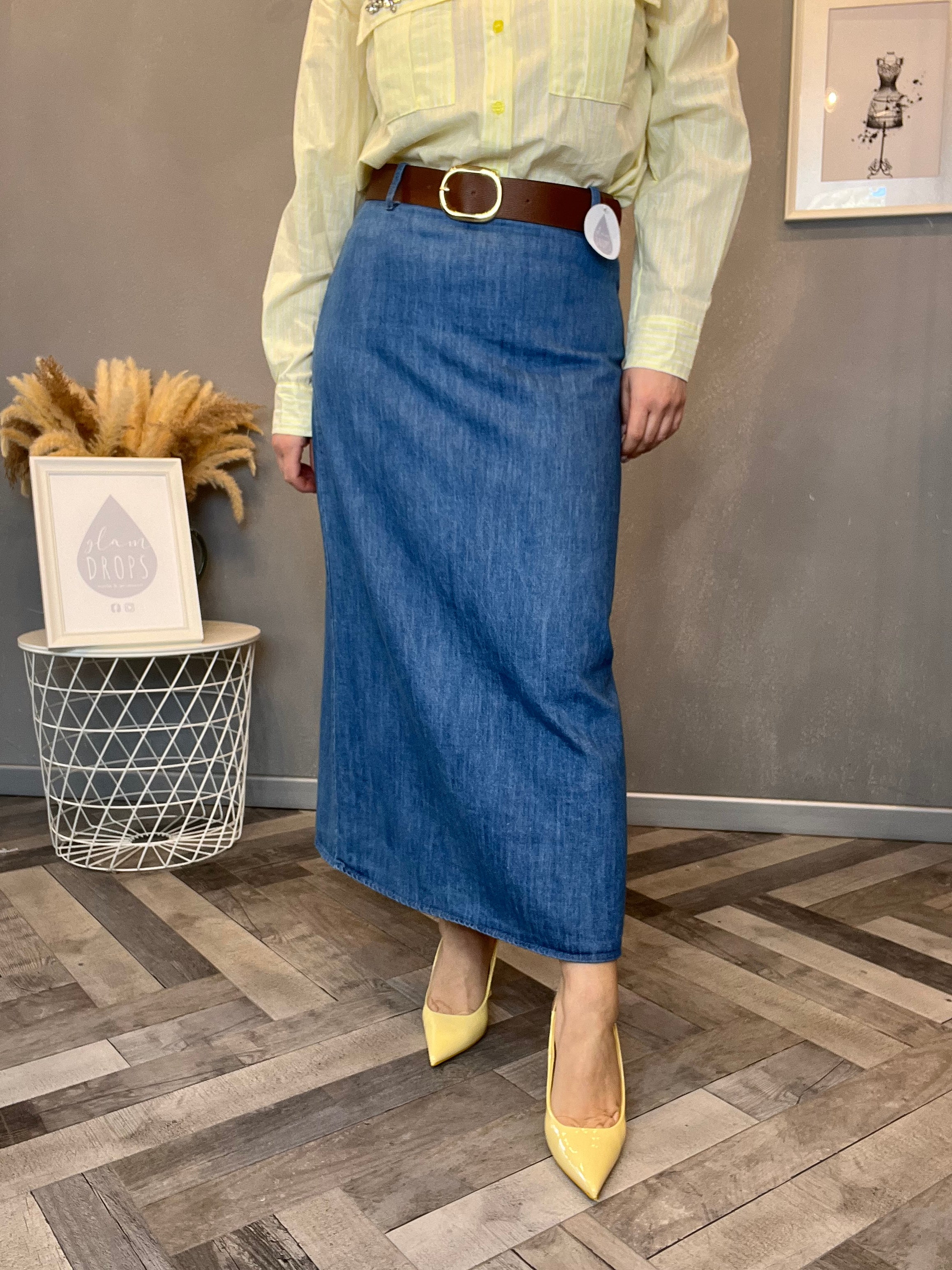 Gonna midi in denim con cintura