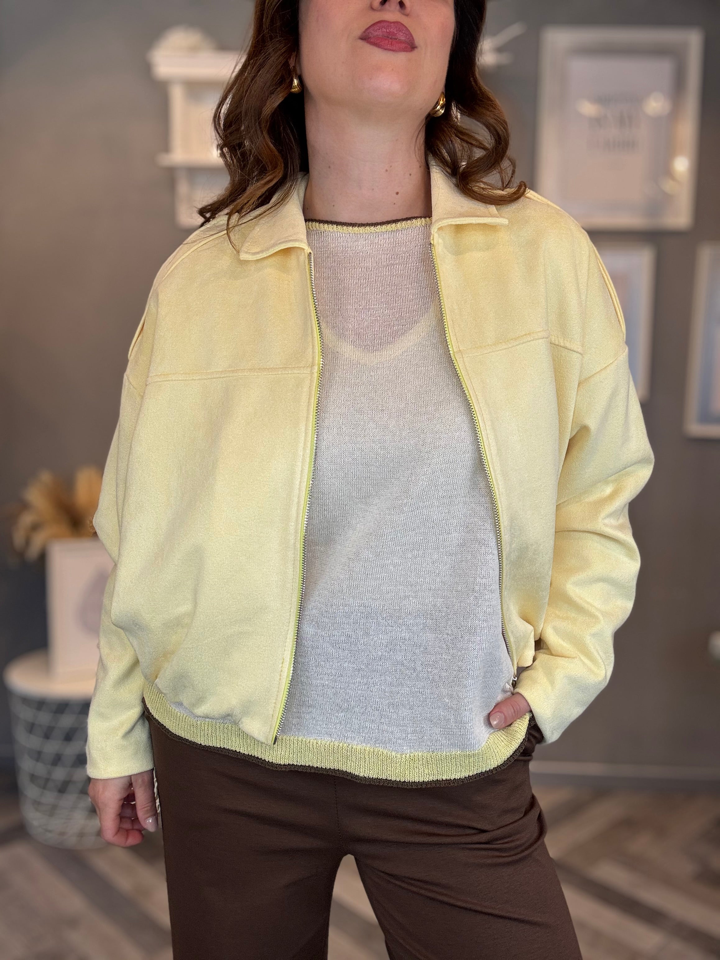 Bomber in eco suede giallo pastello